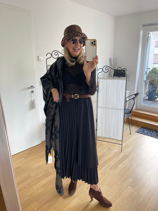 Rock ROCKEFELLER black €109,90; was für ein ausgefallener Schnitt!!