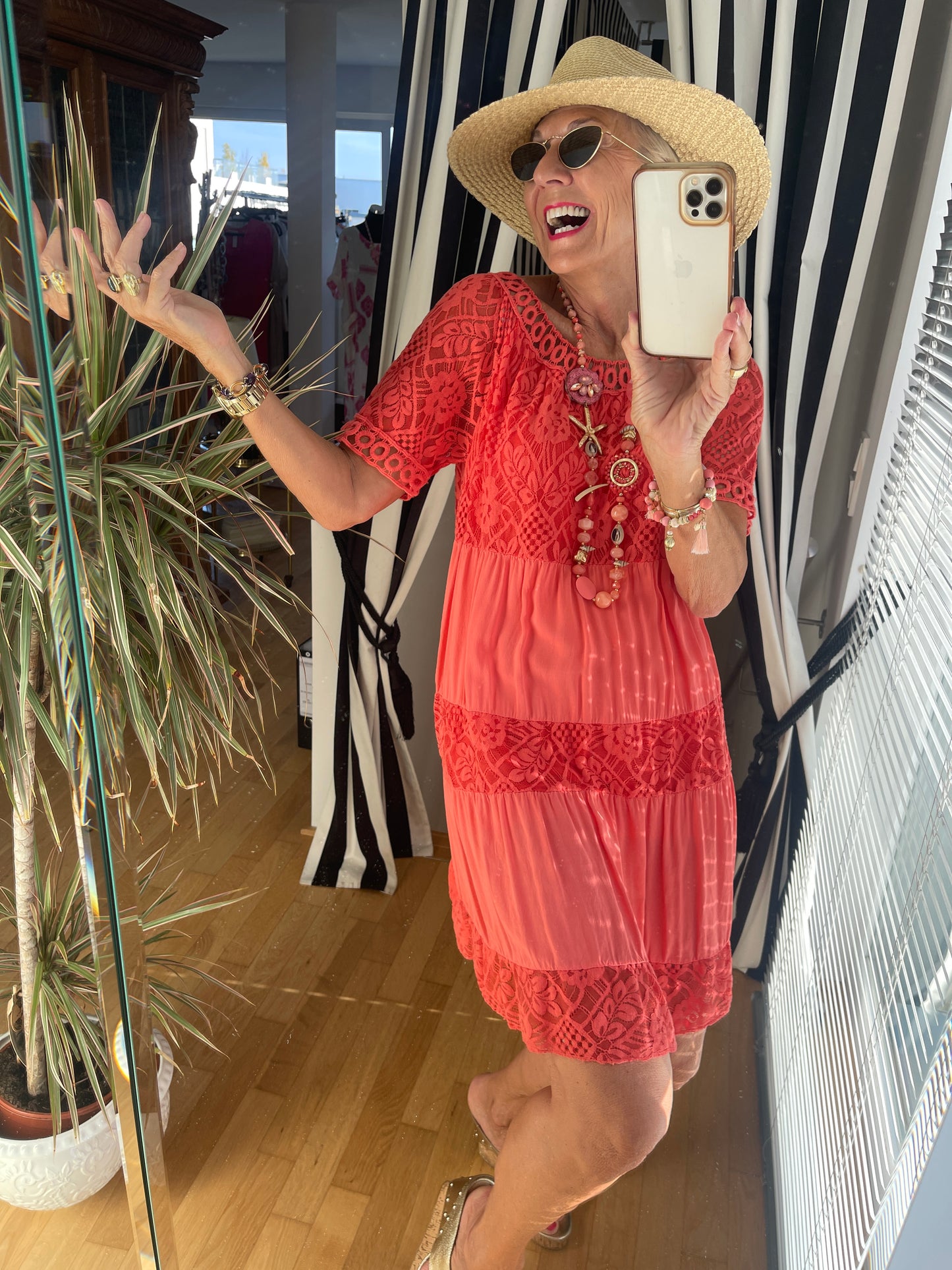 Modell NAPOLINA €79,90; ein luftiges, sommerliches Modell, das man auch toll im Carmen-Style tragen kann