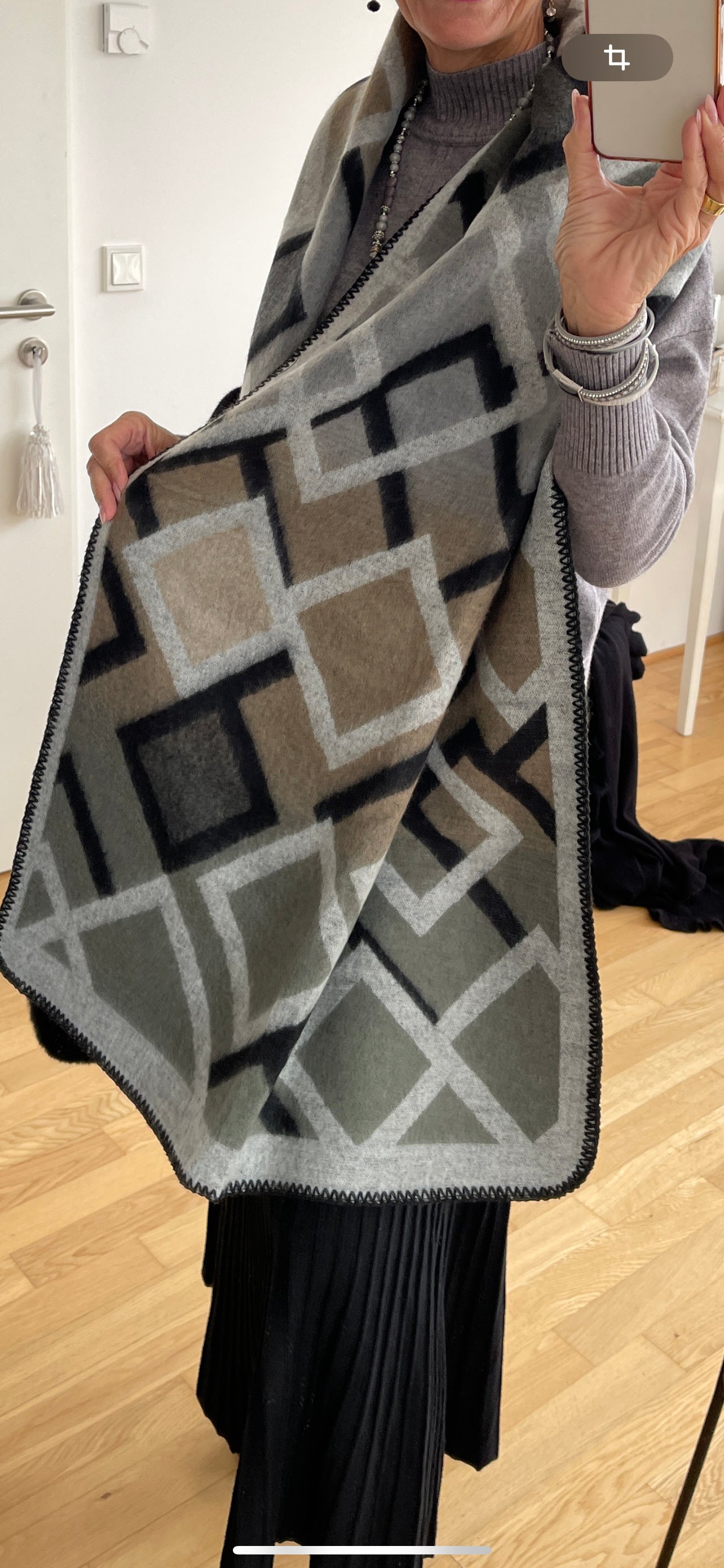 Schal ISLAND €79,90; soooo herrlich stylisch & kuschelig