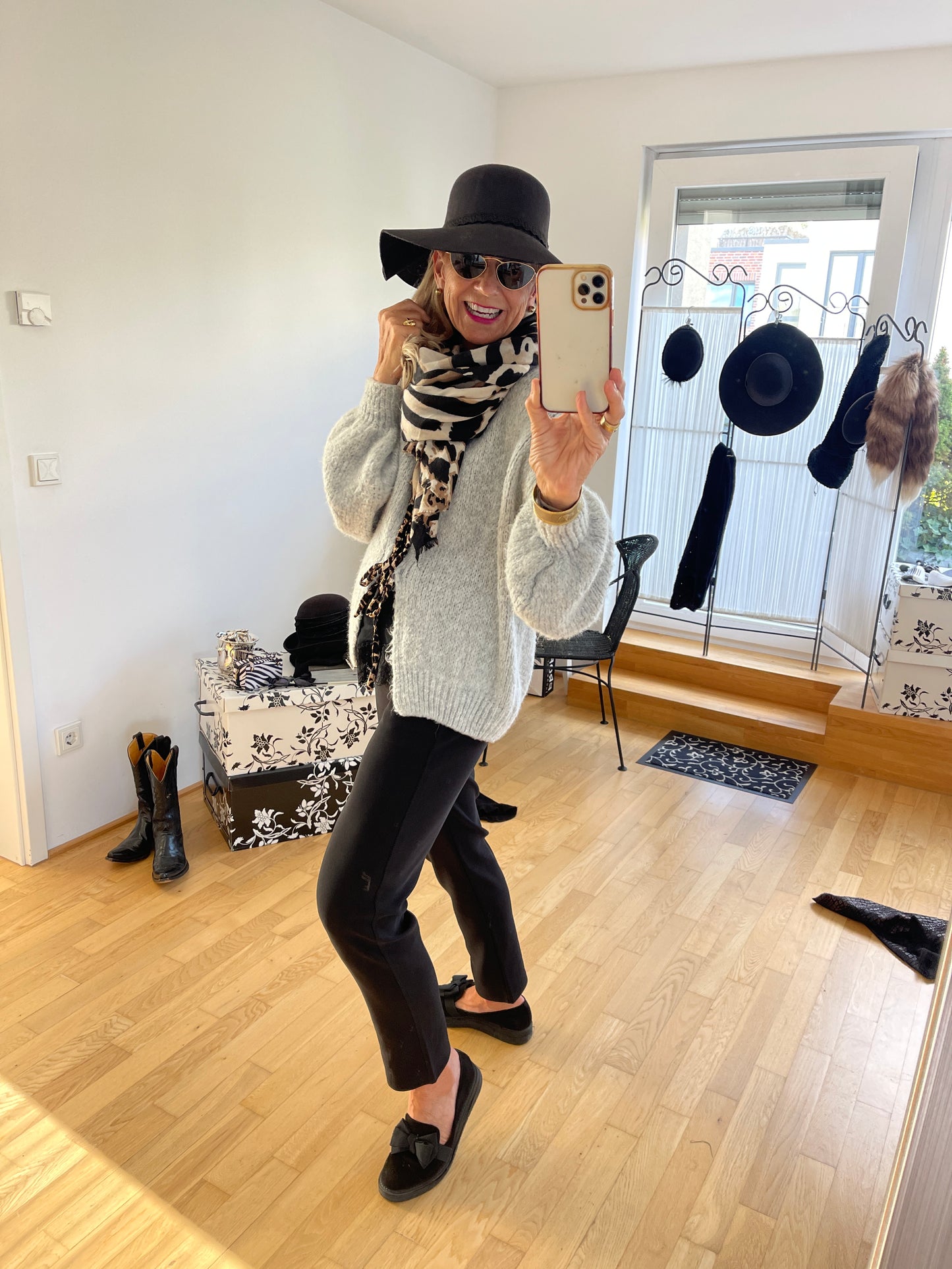 Schal CHRISTINA beige/schwarz €49,90, stylisch & kuschelig, mega im Trend