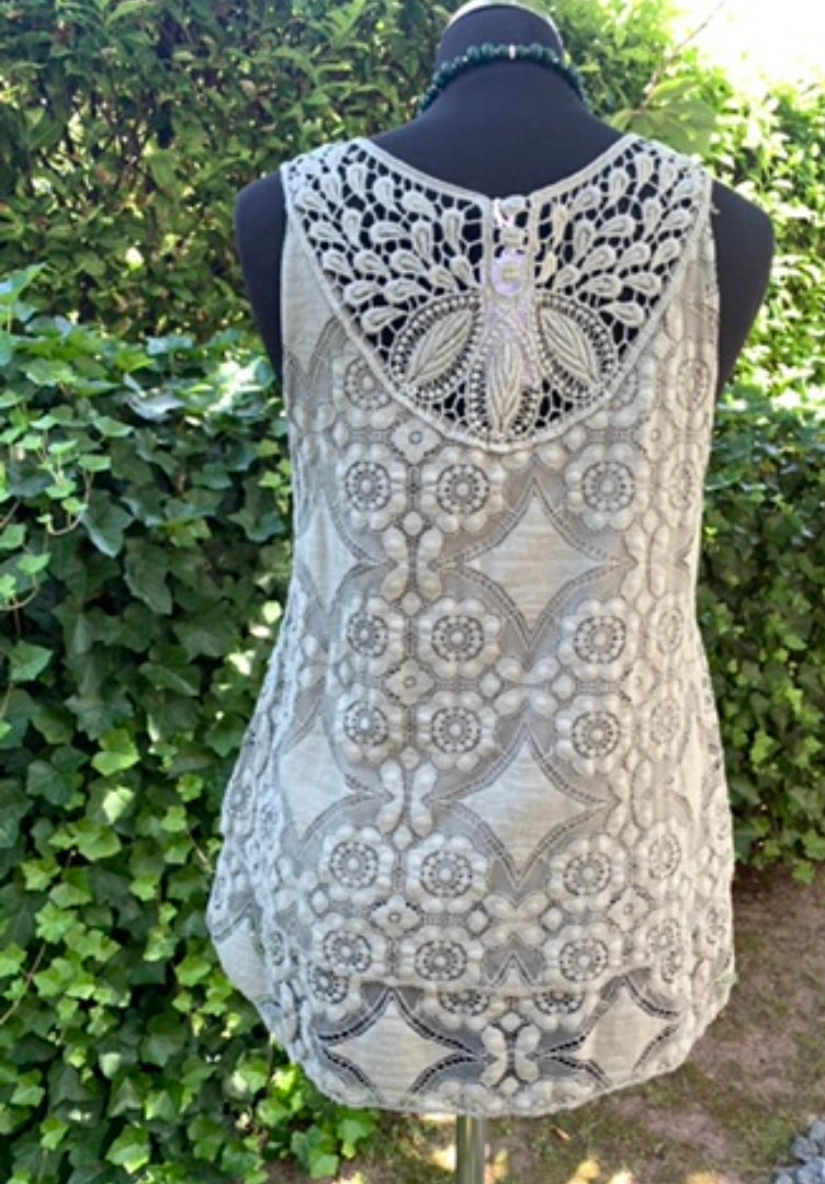 Oberteil/Top LILLY oliv jetzt €29,90 statt €59,90 im Super-Summer-Sale