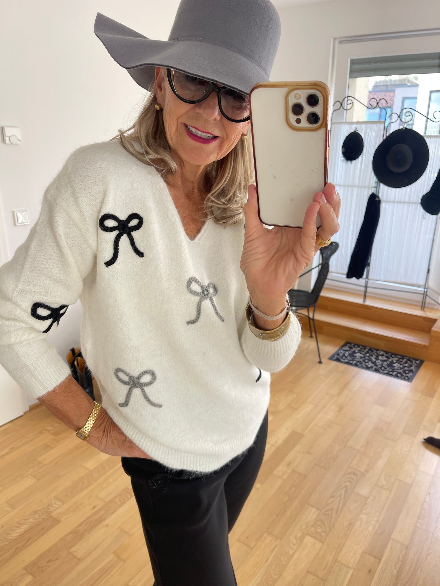 Pullover NALA white €79,90; ausgefallen, schick, kuschelig … was besonderes!!