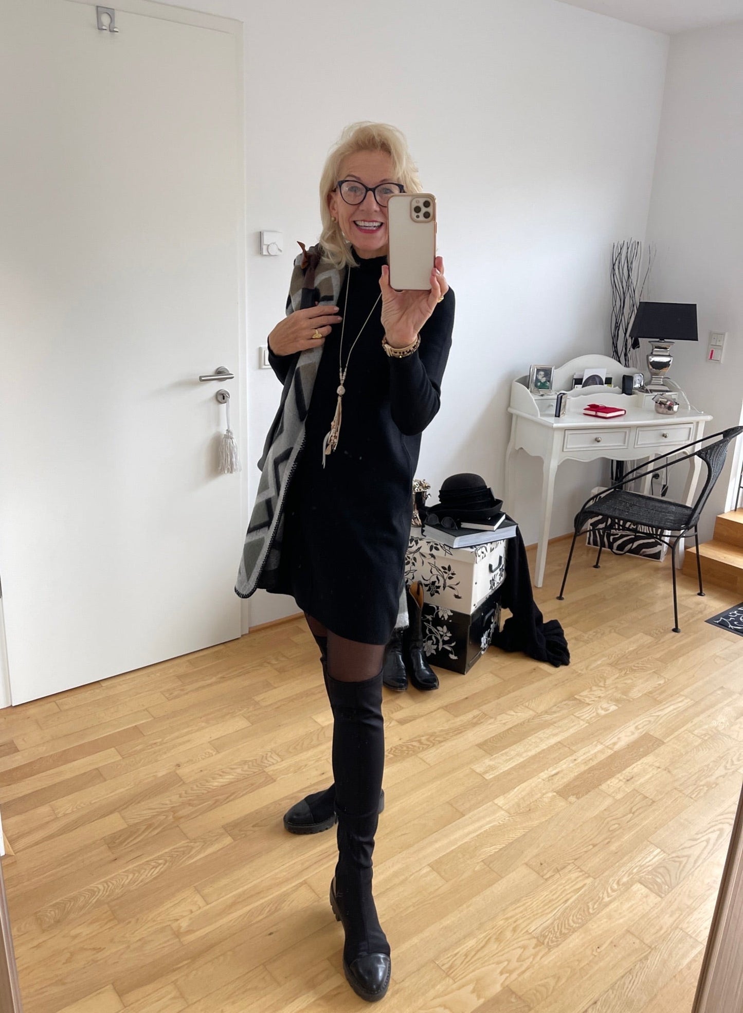 Kleid MARY black; €99,90; Schmales Strickkleid, stylisch & figurbetont!!!