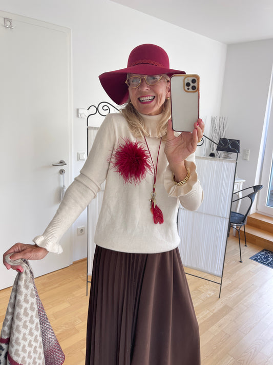 Pullover JELO beige €69,90; Basic-Look trifft auf Raffinesse🍁