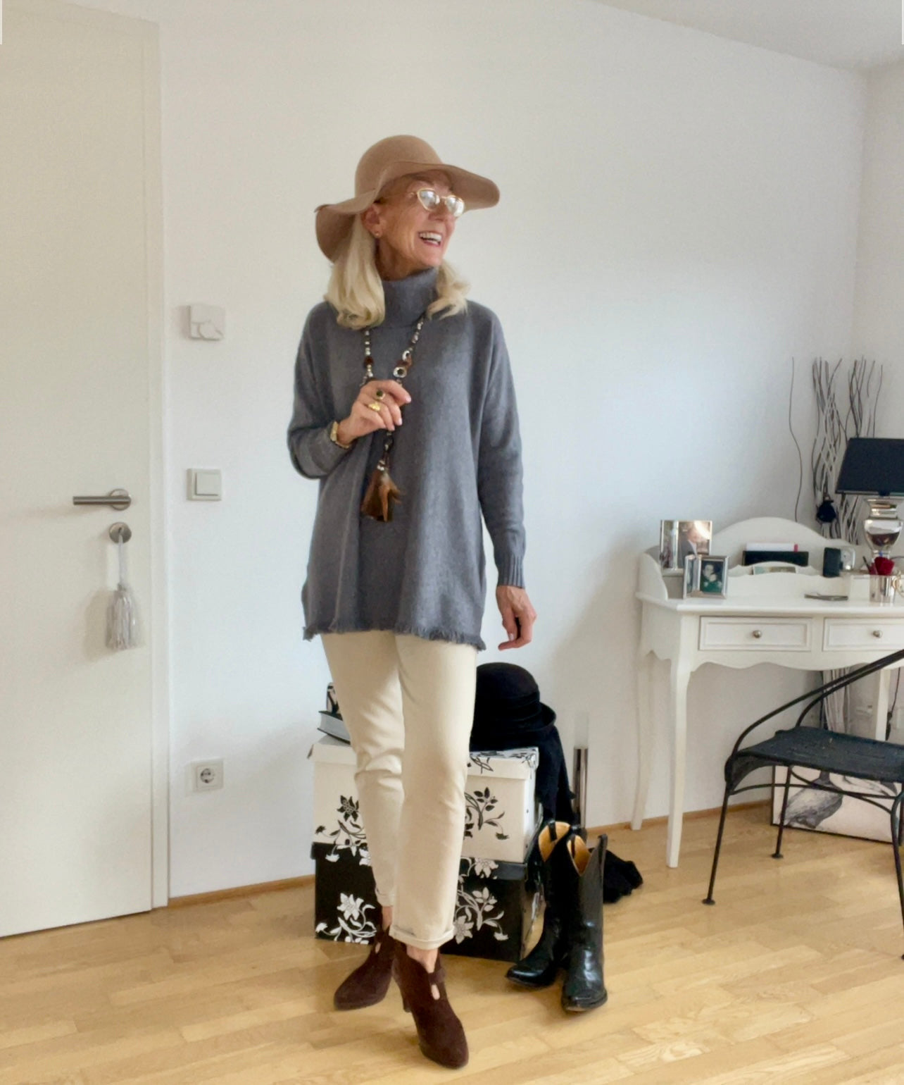 Pullover EVI grau; jetzt €89,90 … garantiertes Wohlfühlmodell