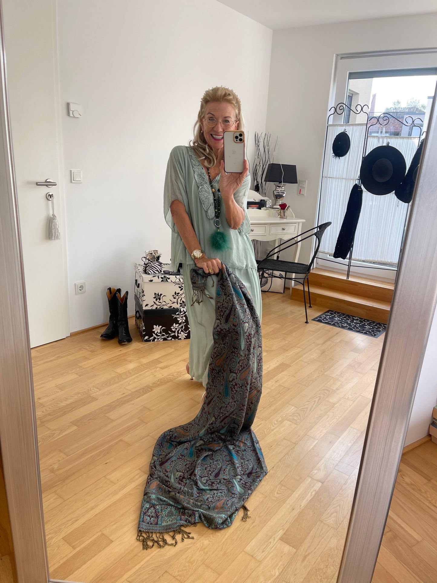 Schal KASKA €49,90; … so eine tolle Farbkombination.. ein tolles Accessoire!!