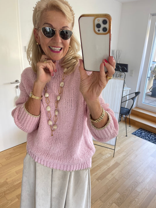 Pullover SAMANTHA rose €89,90; zarte Farben auch in kühlen Tagen🍂
