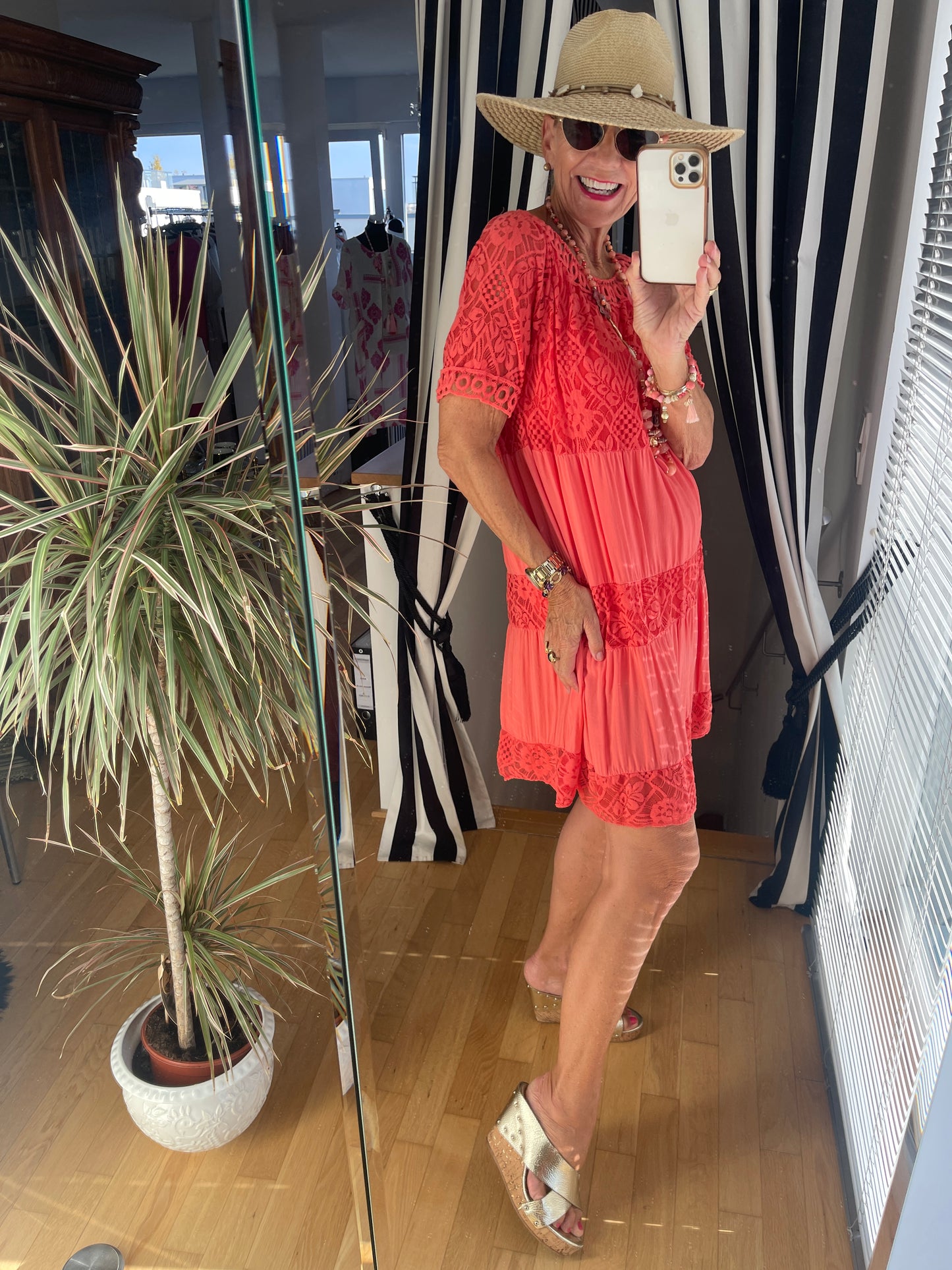 Modell NAPOLINA €79,90; ein luftiges, sommerliches Modell, das man auch toll im Carmen-Style tragen kann