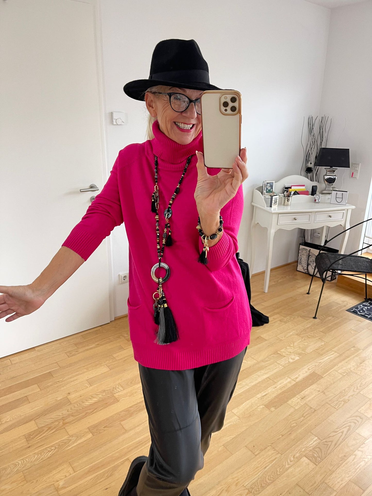 Pullover JACKY pink €69,90; edel und lässig, ein MUST-HAVE Basic!