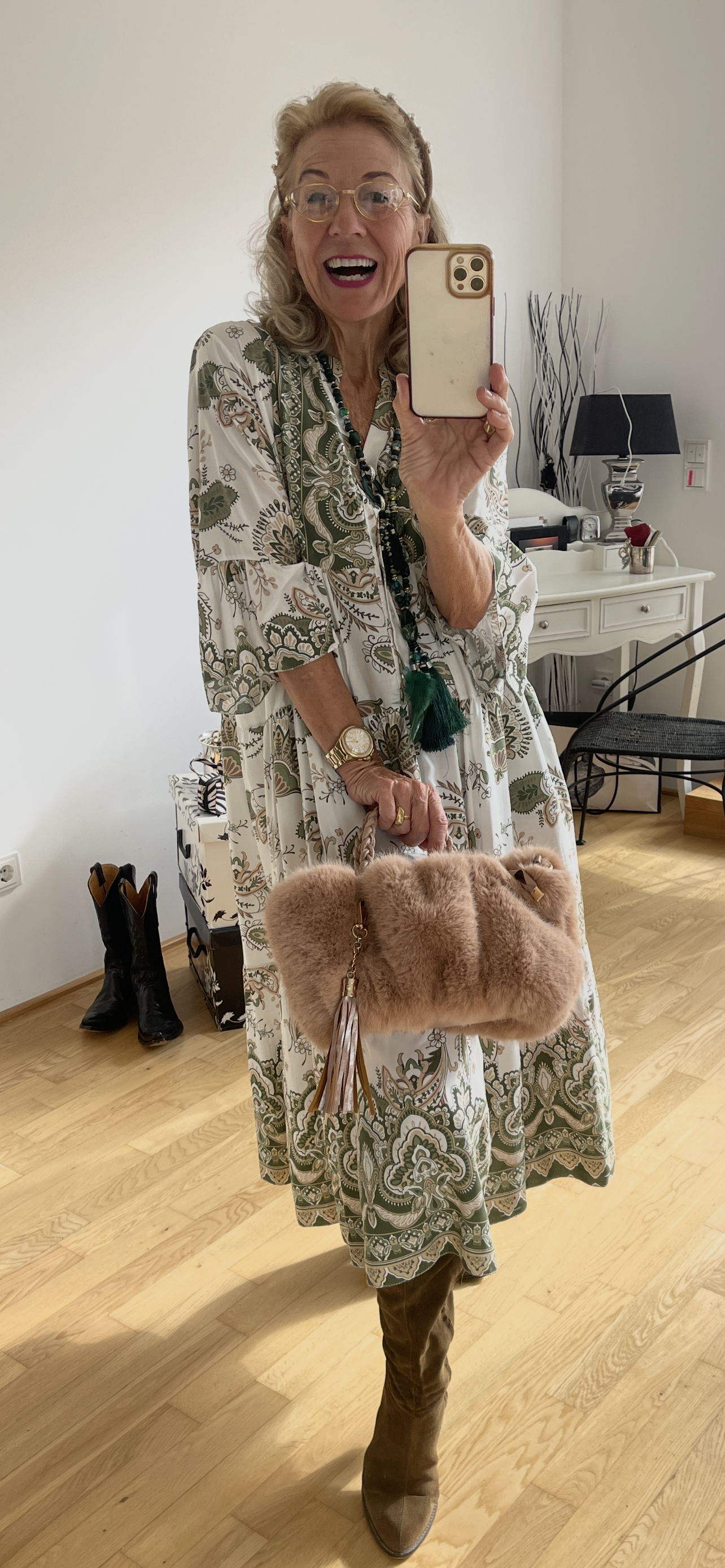 Kleid PERCY green-beige, €99,90, wunderschönes Maxi-Modell, perfekt für den Übergang
