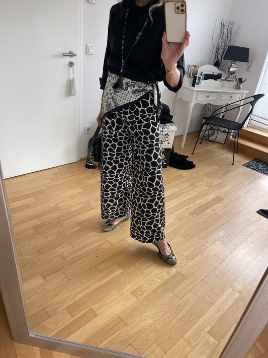 Hose CARLO €79,90; lässig, schick und so unkompliziert