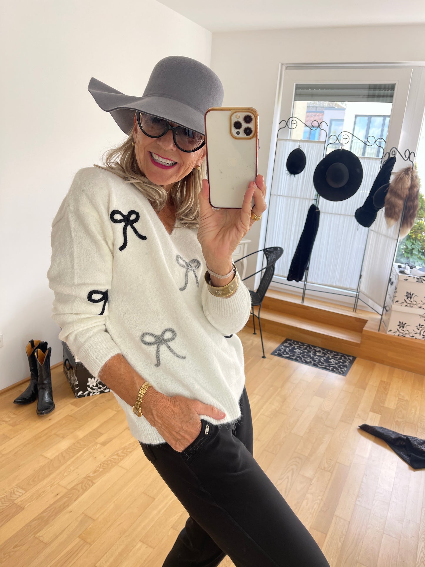 Pullover NALA white €79,90; ausgefallen, schick, kuschelig … was besonderes!!