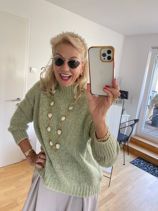 Pullover SAMANTHA green €89,90; zarte Farben auch an kühlen Tagen🍂