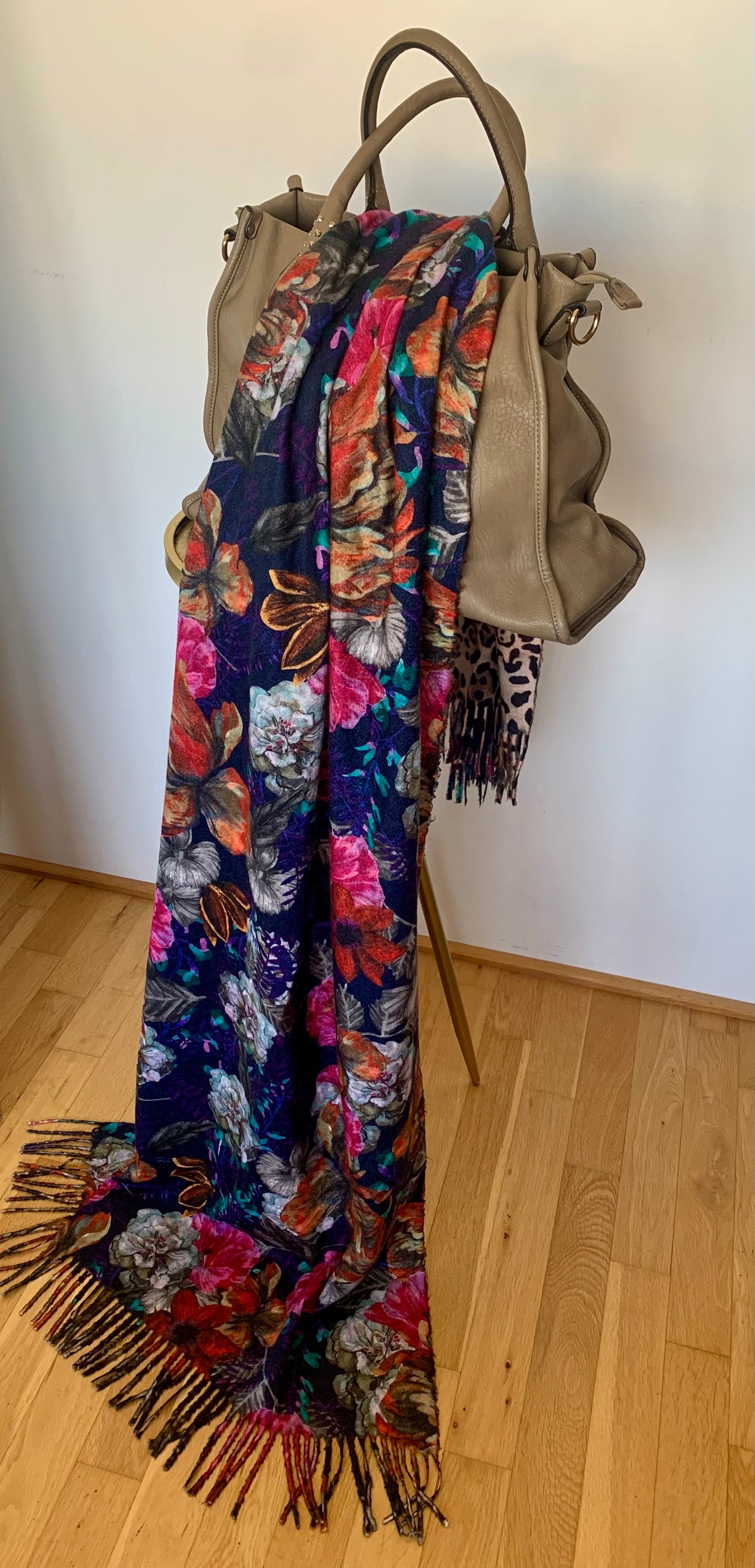 Schal KARLA; €49,90; soft, kuschel .. super leicht.. und soo stylisch