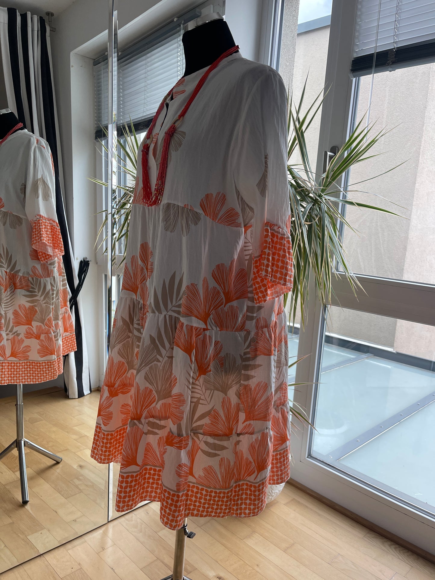 Tunika GINKO orange, beige-champagner €69,90; lässiger One-Size-Schnitt, toller Print, klasse Material… perfektes Summeroutfit