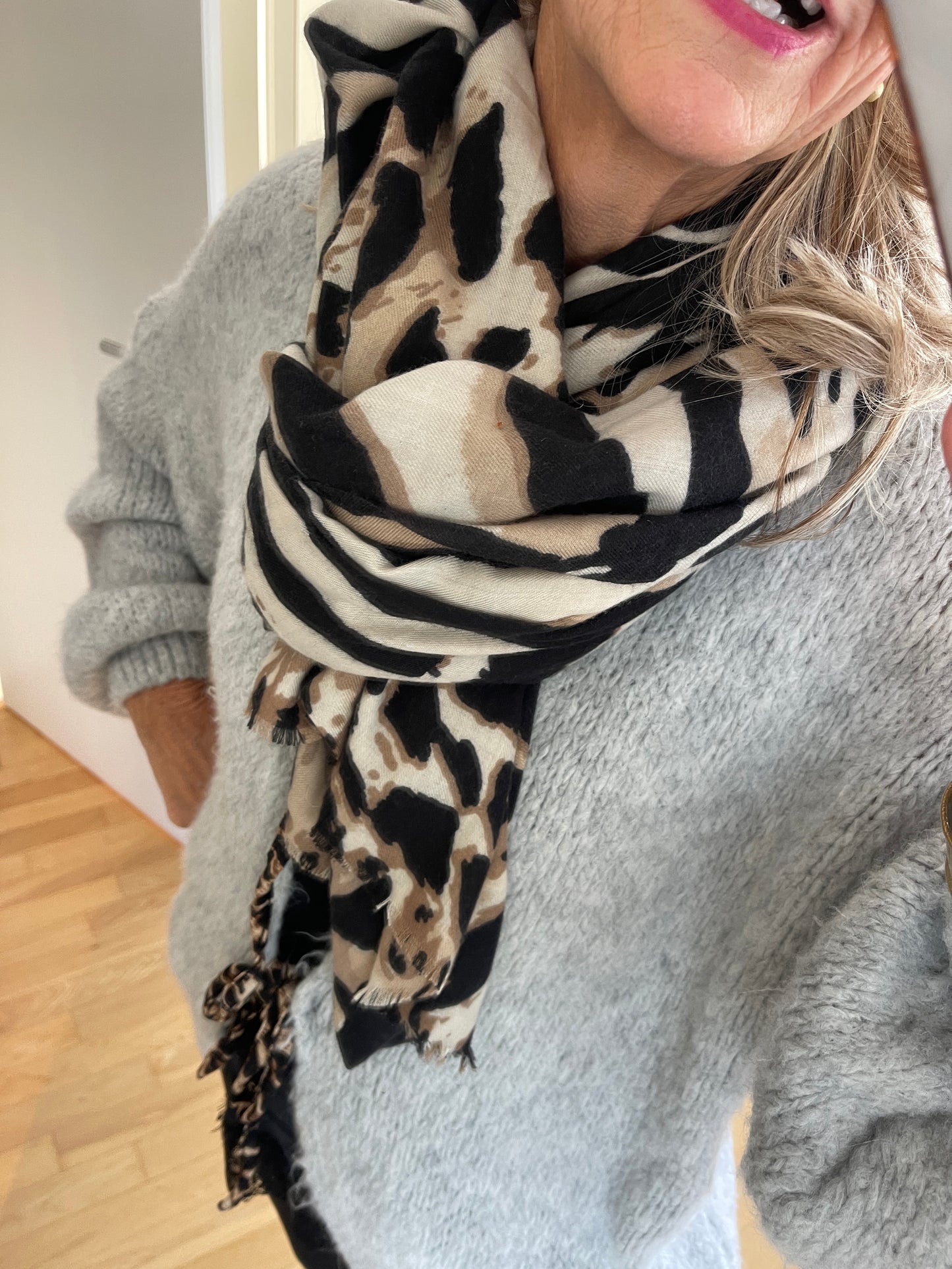 Schal CHRISTINA beige/schwarz €49,90, stylisch & kuschelig, mega im Trend