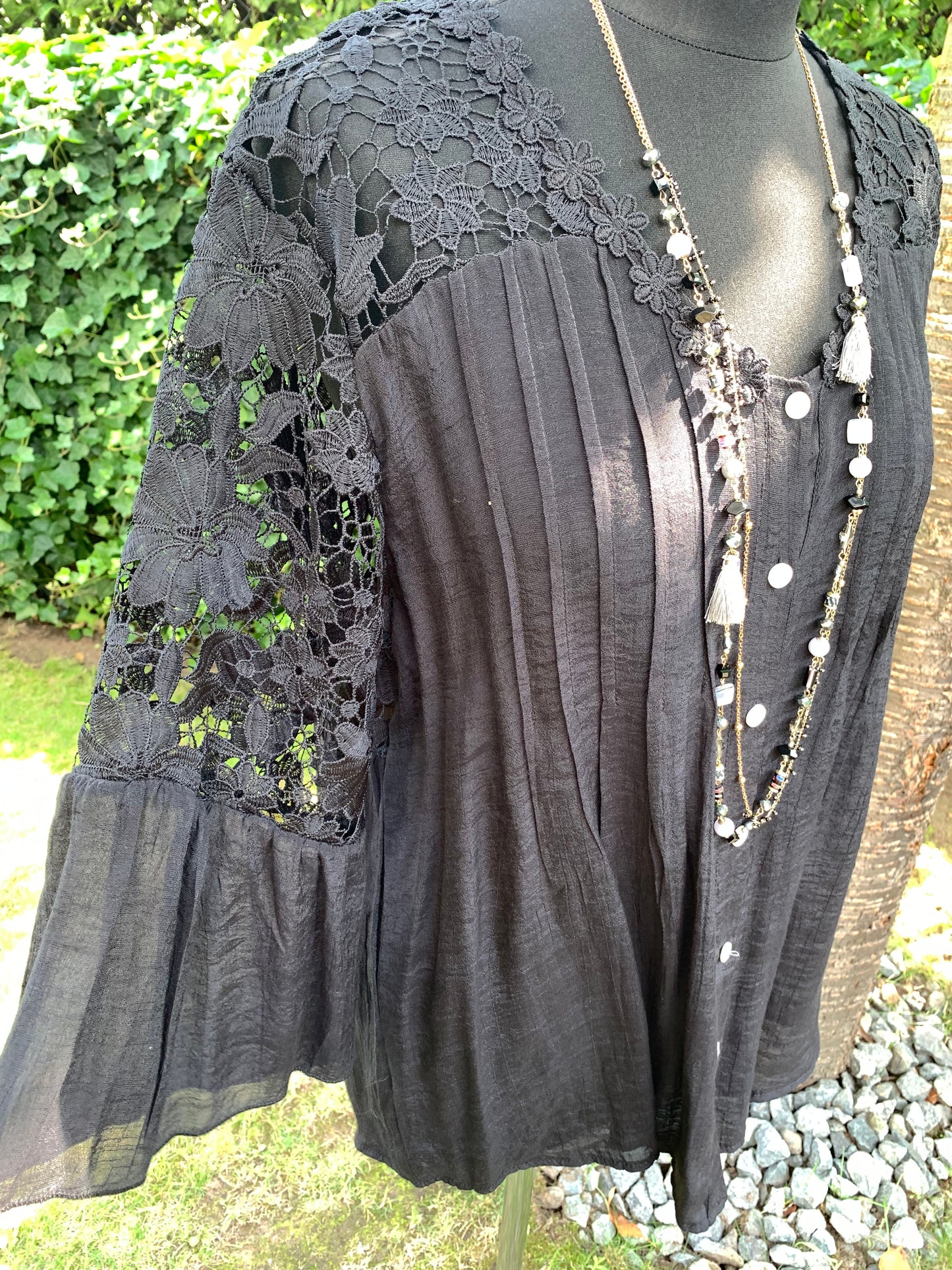 Bluse ADRIANE schwarz; jetzt €39,90 statt €79,90; duftig, luftig im Super-Summer-Sale