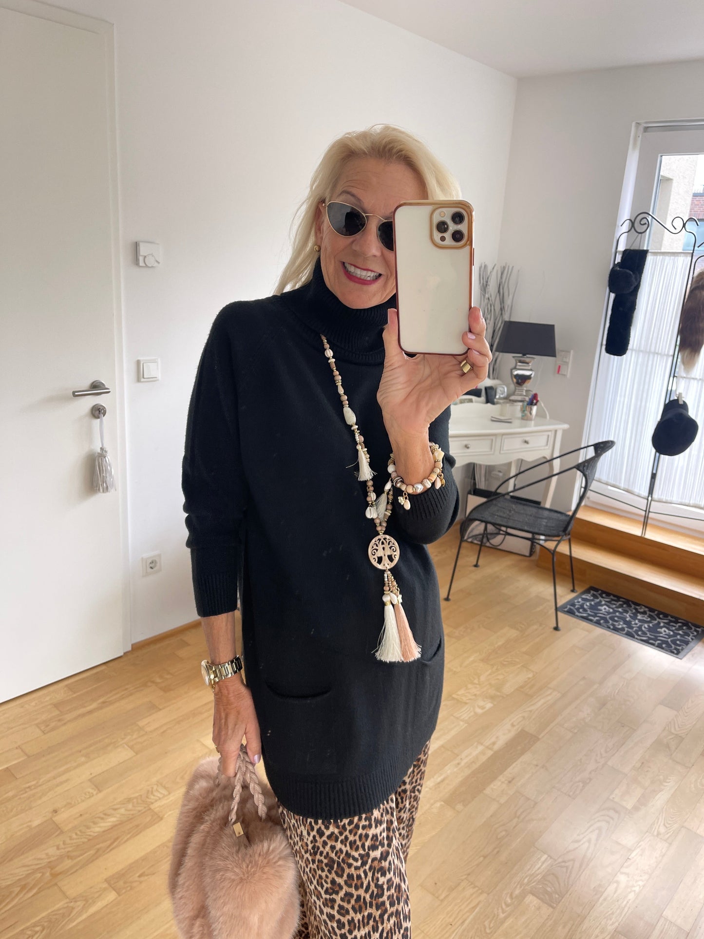 Pullover JACKY black €89,90; stylisch, locker und leger fallender Longpullover