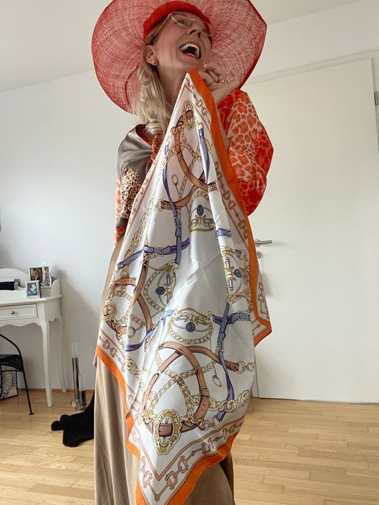 Schal „Nickituch“ JASON orange €29,90; Ein MUST-HAVE der Saison