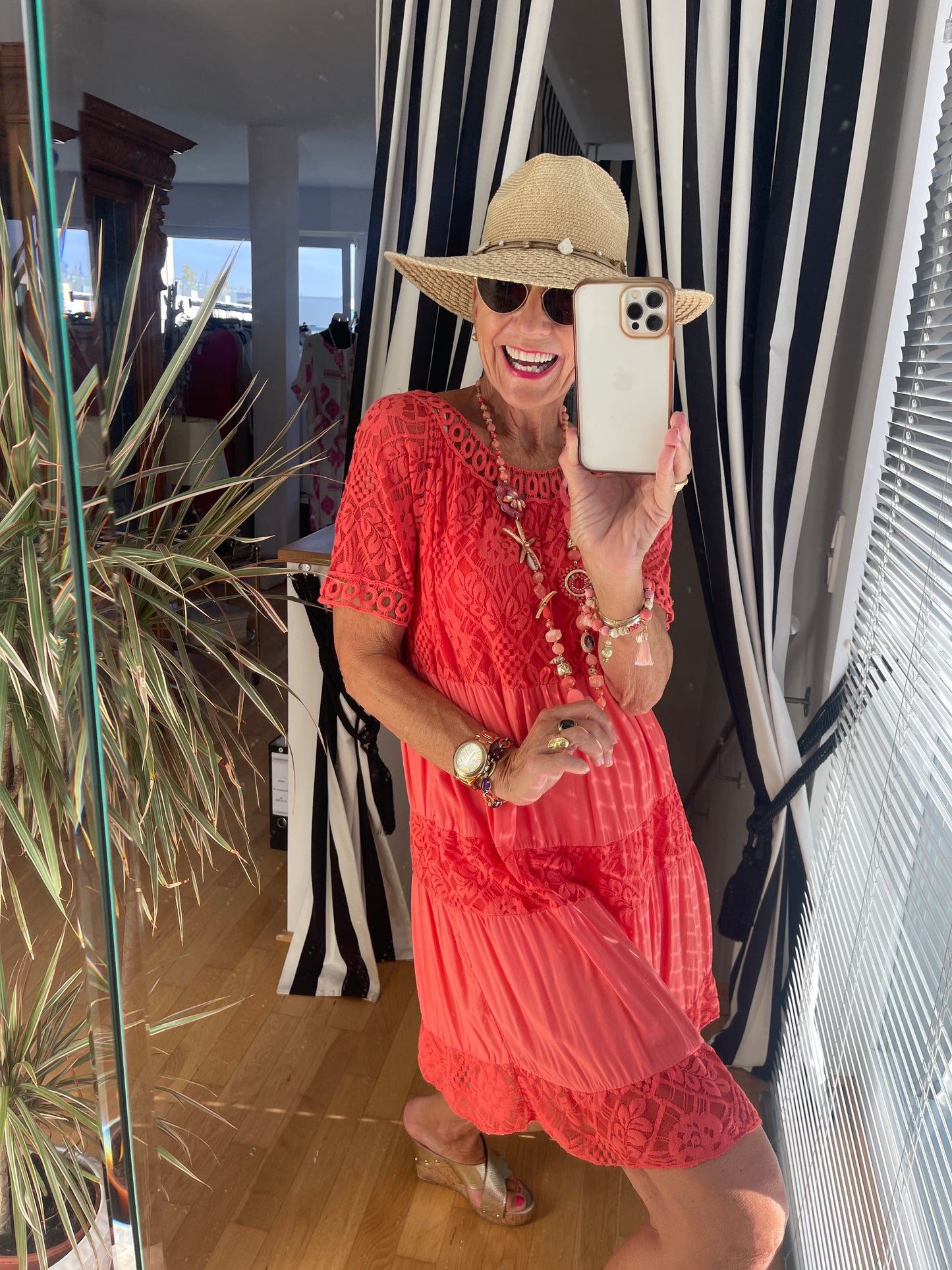 Modell NAPOLINA €79,90; ein luftiges, sommerliches Modell, das man auch toll im Carmen-Style tragen kann