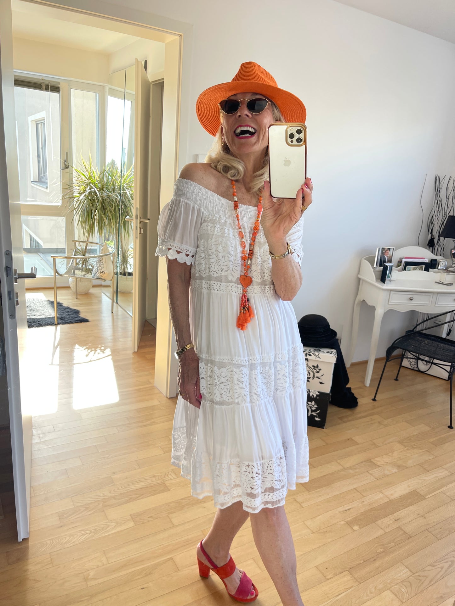 Kleid MERCEDES €69,90; stylisches Sommerkleid -auch im Carmen-Look zu tragen