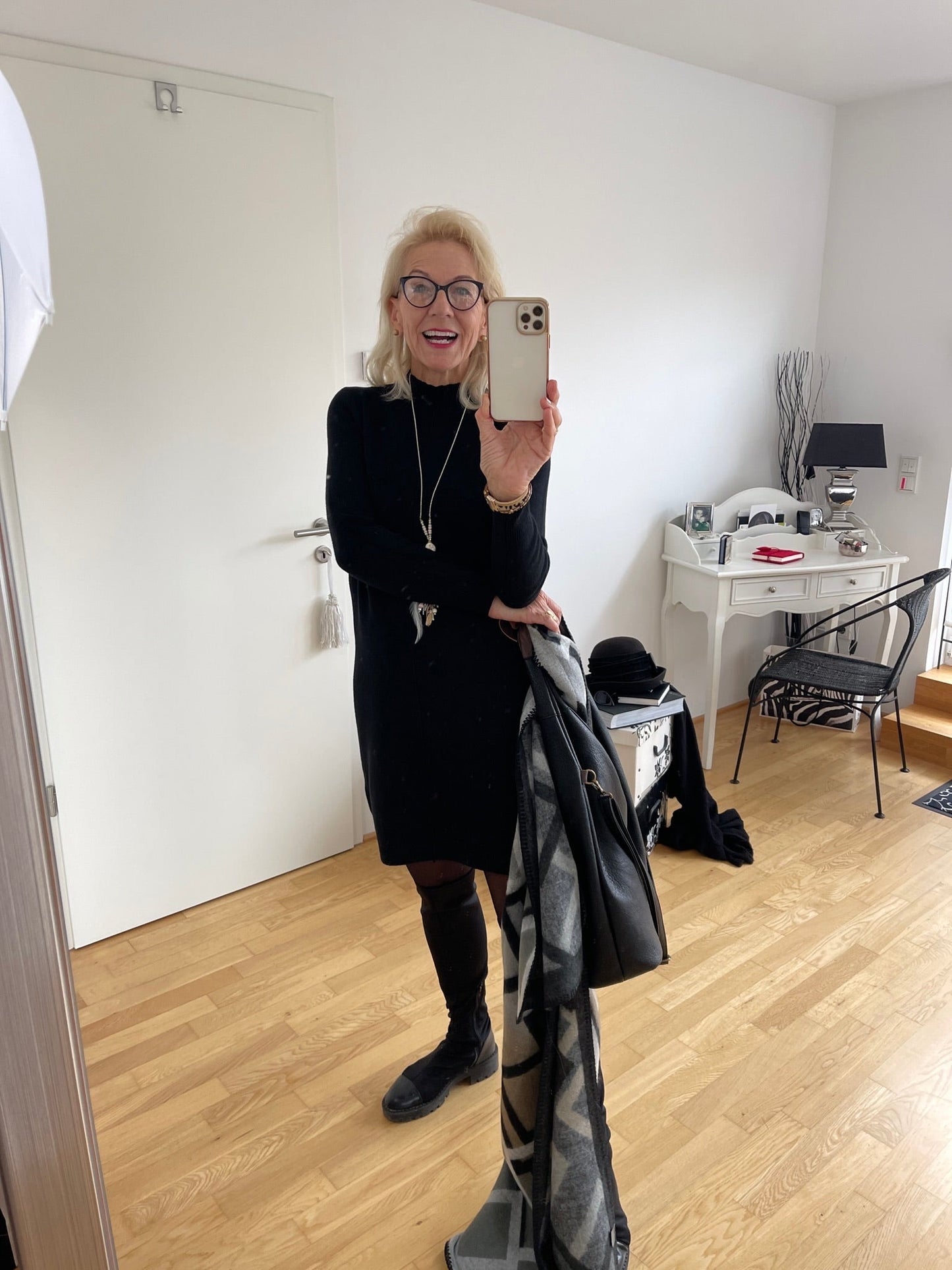 Kleid MARY black; €99,90; Schmales Strickkleid, stylisch & figurbetont!!!