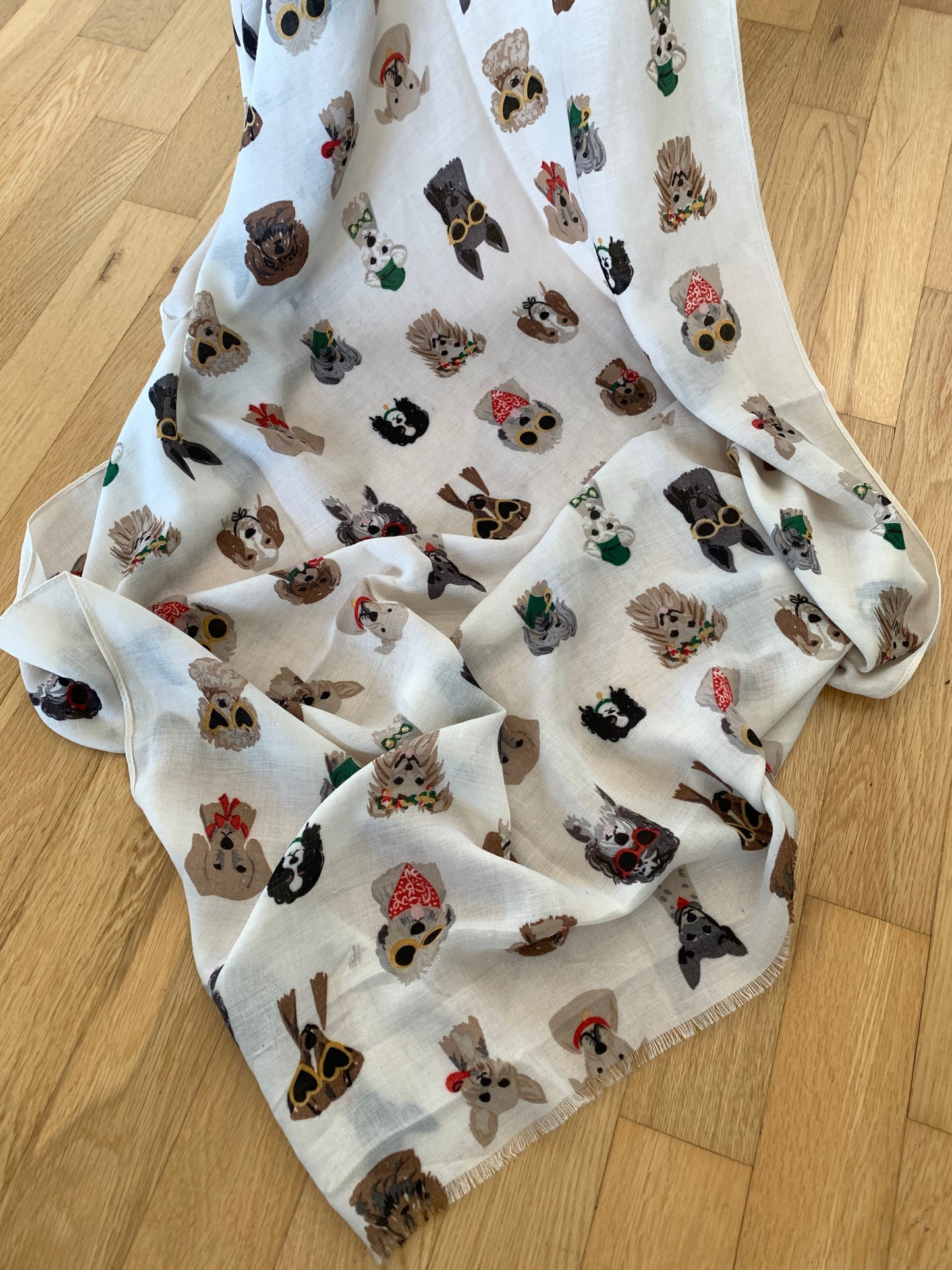 Schal SNOOPY creme-weiß; jetzt €25,90 statt €39,90