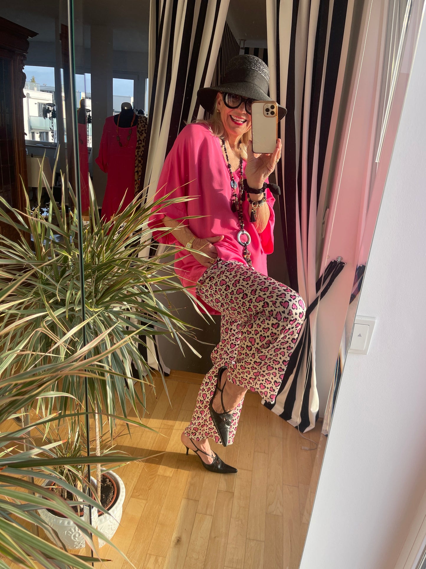 Hose OLLY pink; €79,90…. Einfach schick, unkompliziert und herrlich angenehm
