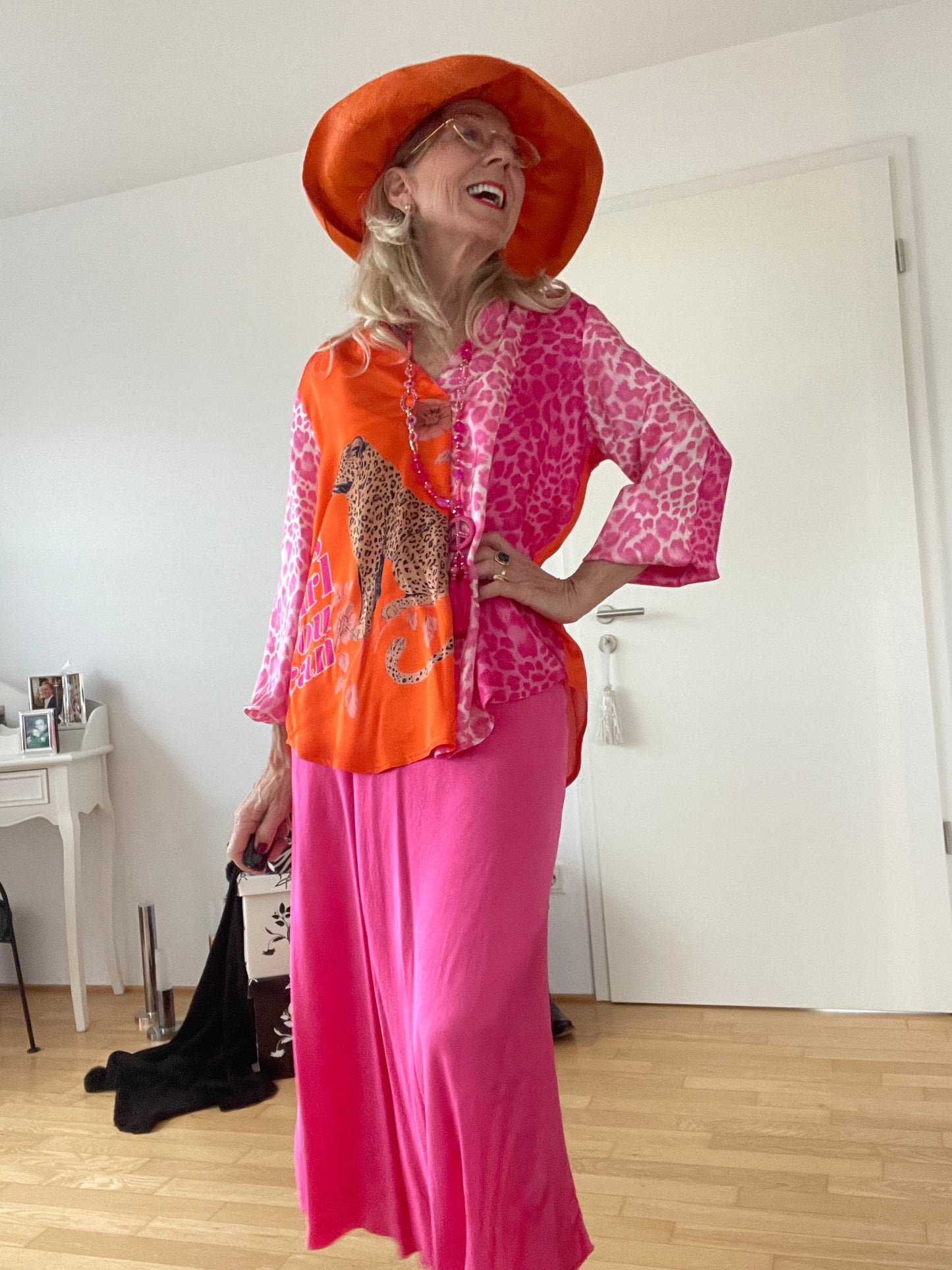 Oberteil JUDY €79,90; farbenfroher Saisonstart