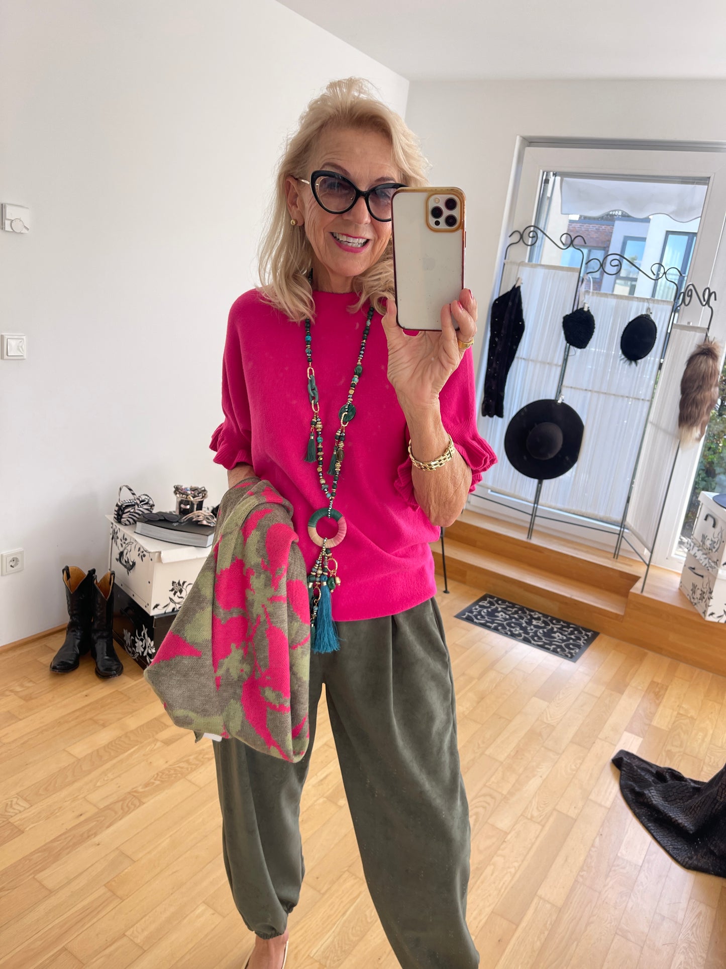 Schal CARLO €49,90 oliv/pink ; die tolle Farbkombi, der neue Look.. einfach perfekt!🍁