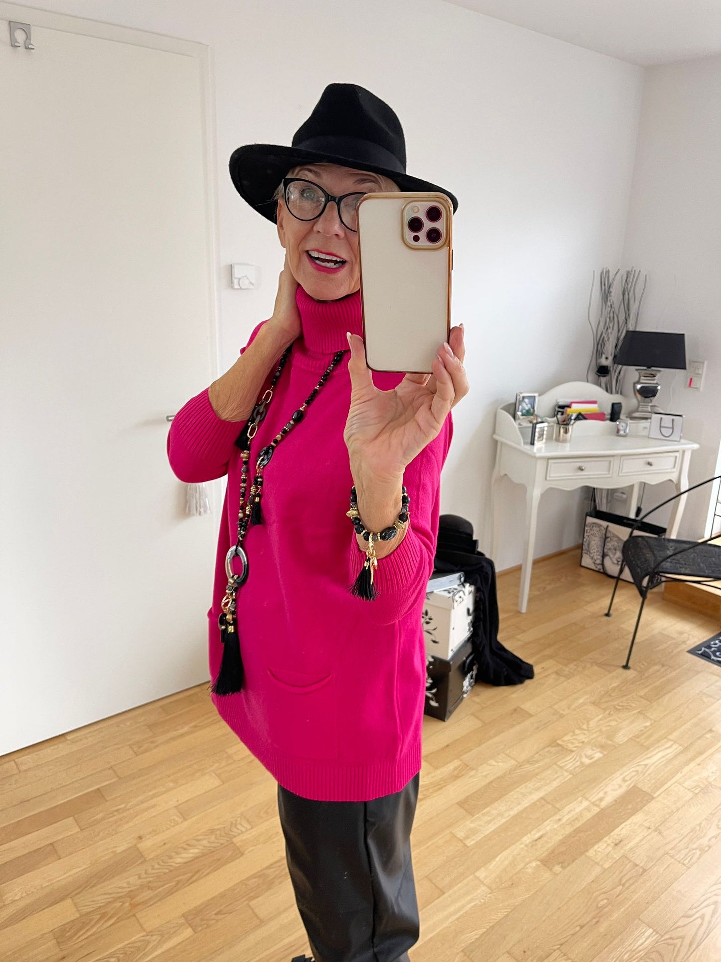 Pullover JACKY pink €69,90; edel und lässig, ein MUST-HAVE Basic!