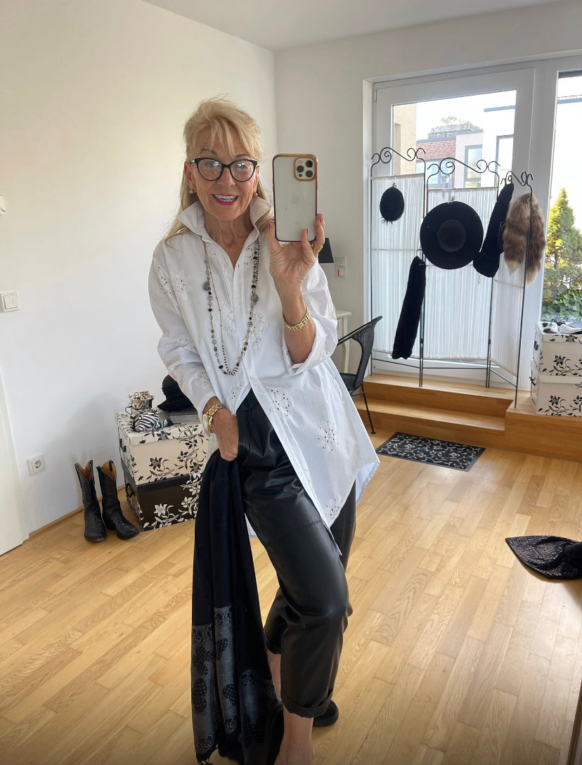 Hose OZIAS black Gr.M/L; „JETZT SCHON IM BLACK-FRIDAY OUTLET“ nur noch €49,90 statt €99,90 super sitzendes Vegan-Leather-Modell