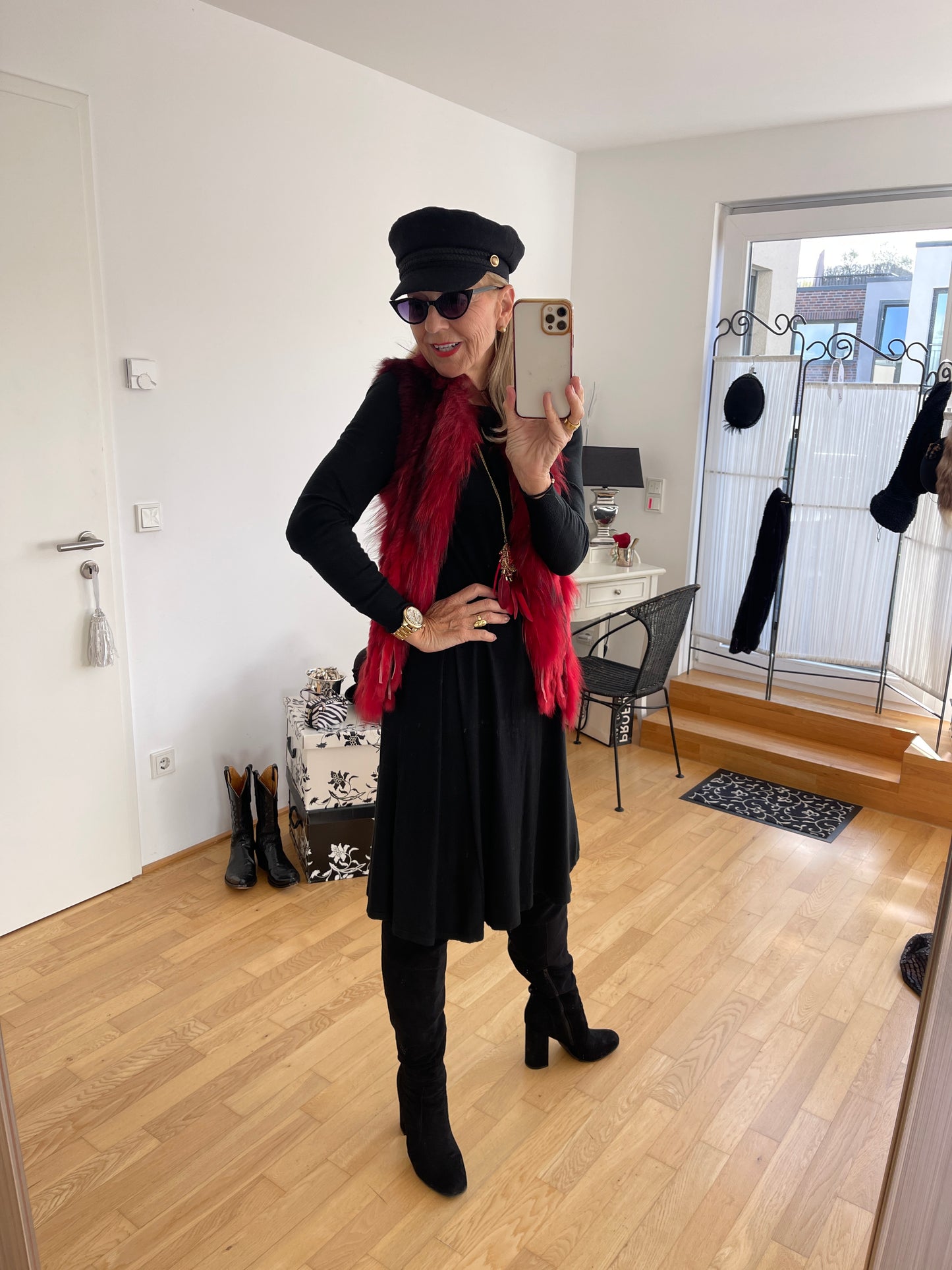 Weste VALENCIA rouge; „JETZT SCHON IM BLACK-FRIDAY OUTLET“ nur noch €99,90 statt €199,90; kuscheliges MUST-HAVE.. auch eine sehr schöne Geschenk-Idee