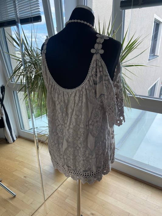 Oberteil/Top SISSY €69,90 beige; .. ein bisschen neckisch.., so nett