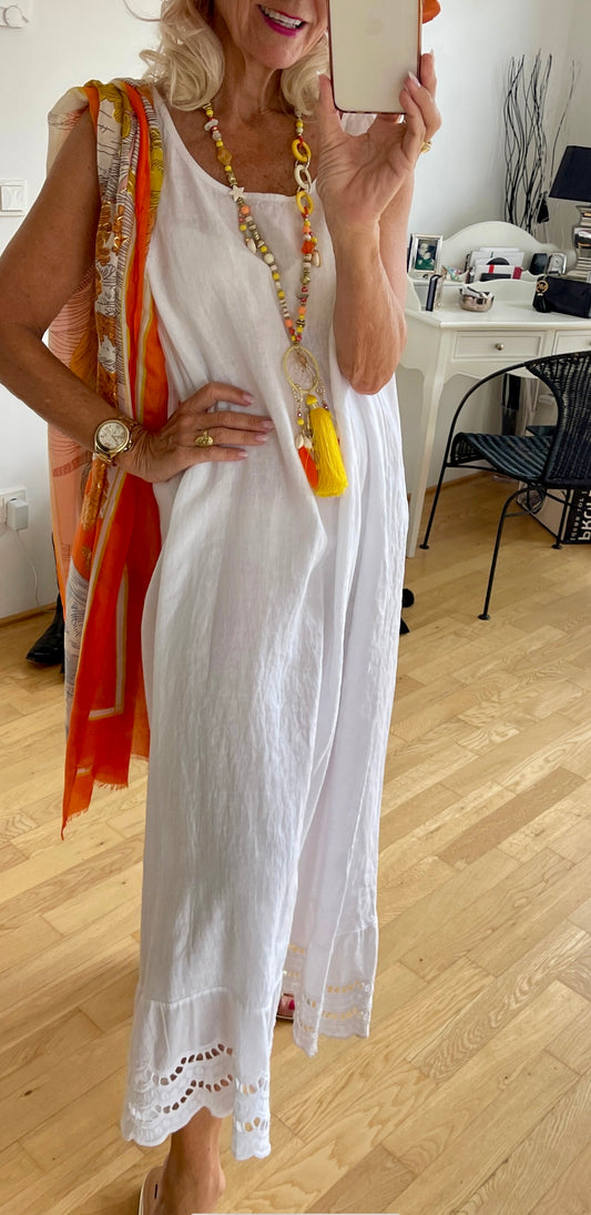 Kleid LAURA white; €99,90 Super- Summer-Style in Leinen