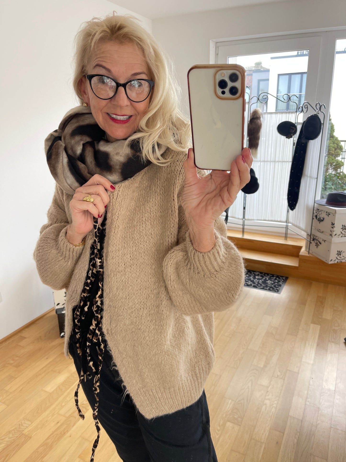 Jacke Lindsay NEW Collection €89,90 ; kuschelig schmeichelnde Strickjacke in einer wunderschönen Farbkombi