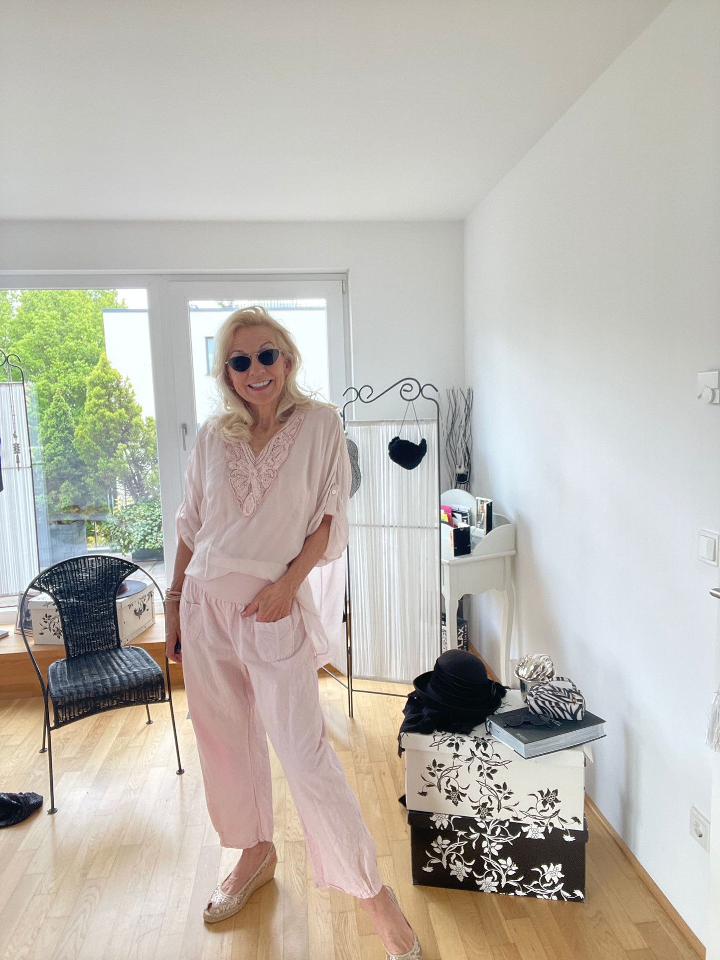 Hose Peggy rosé Gr.M €69,90; super sitzende Leinenhose mit Wohlfühlgarantie
