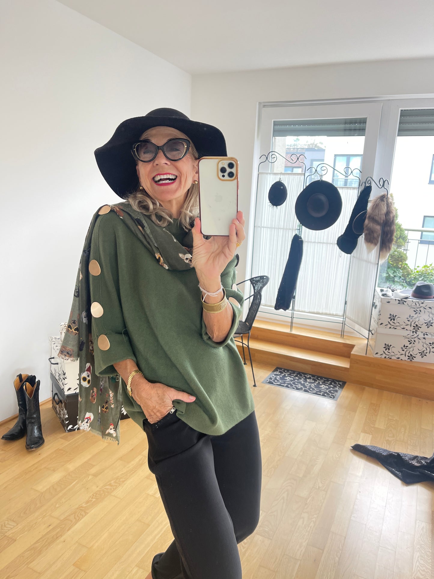 Oberteil SOLITÄR oliv €89,90; edel, stylisch, extravagant & perfekt auch für größere Größen