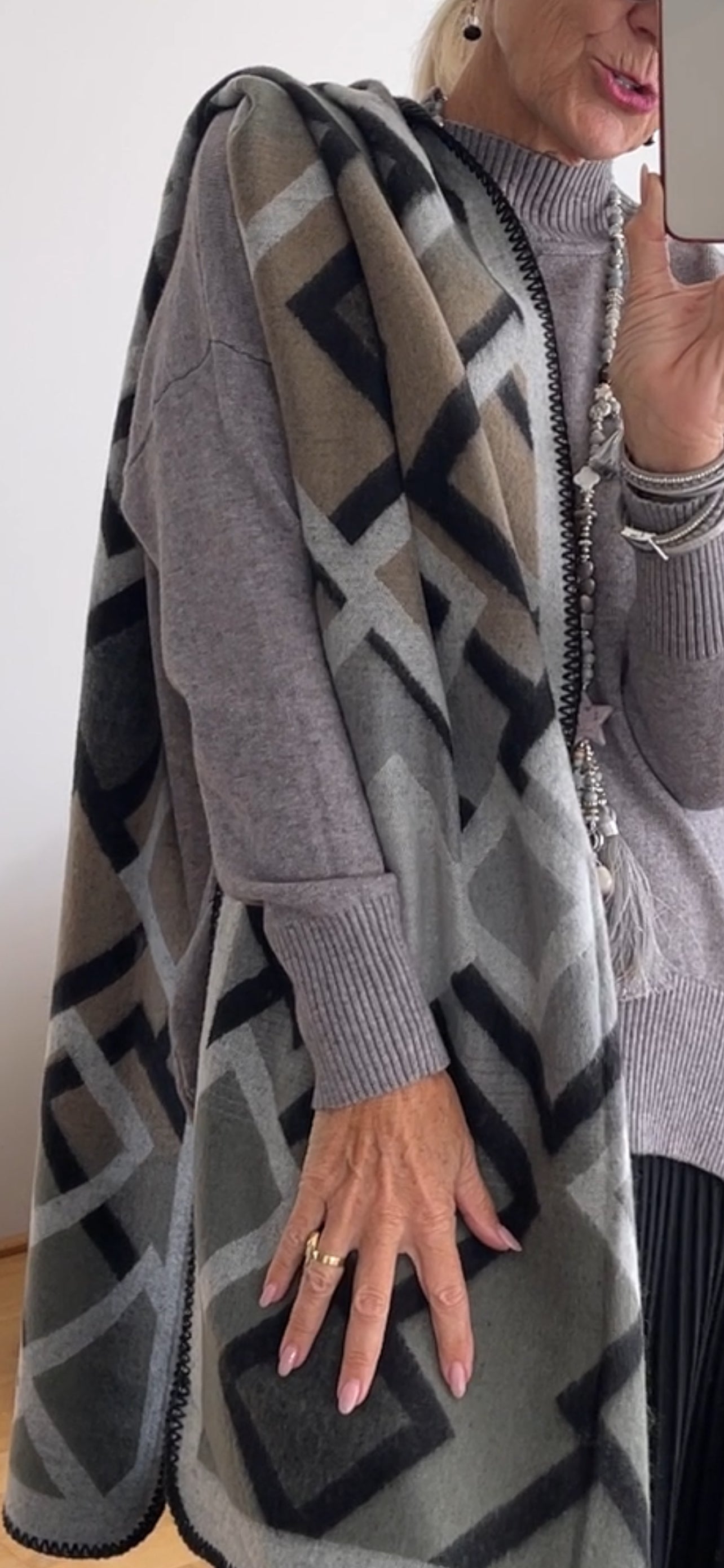 Schal ISLAND €79,90; soooo herrlich stylisch & kuschelig