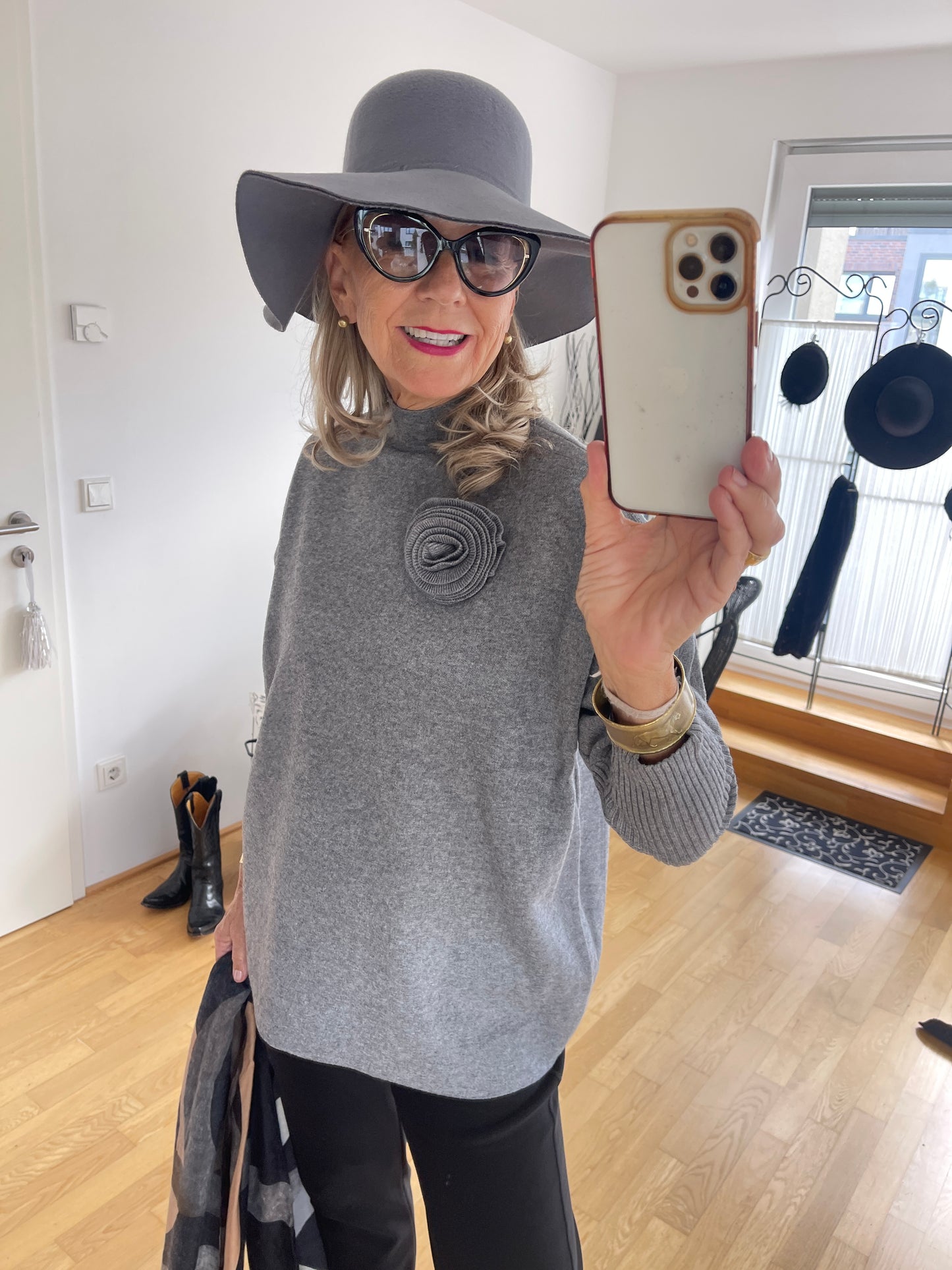 Oberteil MELANIA grey €89,90; lässig, extravagant und herrlich angenehm