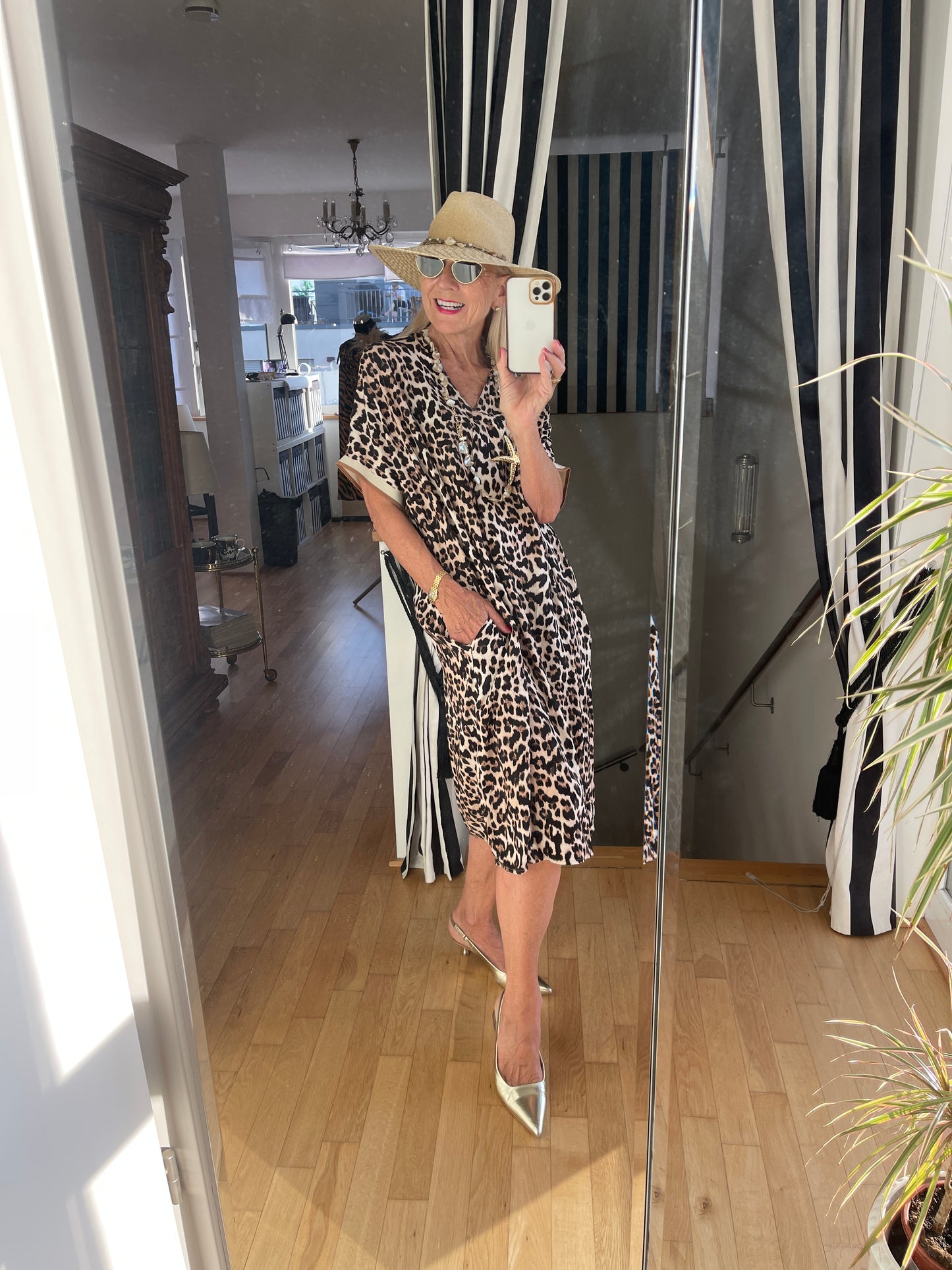 Kleid CAROLL €69,90 statt €99,90; Luftig, lässiger Sommer-Chic im trendigen Animal-Print; perfekt auch für XXXL-Größen
