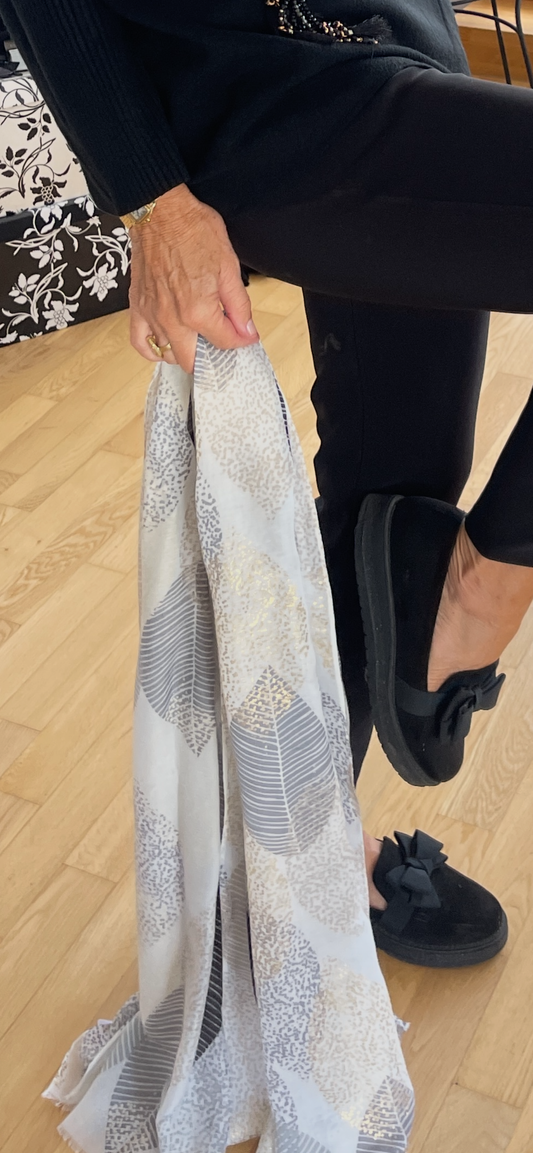 Schal LEAVES gold/silver; €29,90 statt €39,90 im Black-Friday-Deal edel und leicht .. ein wunderschönes Accessoires