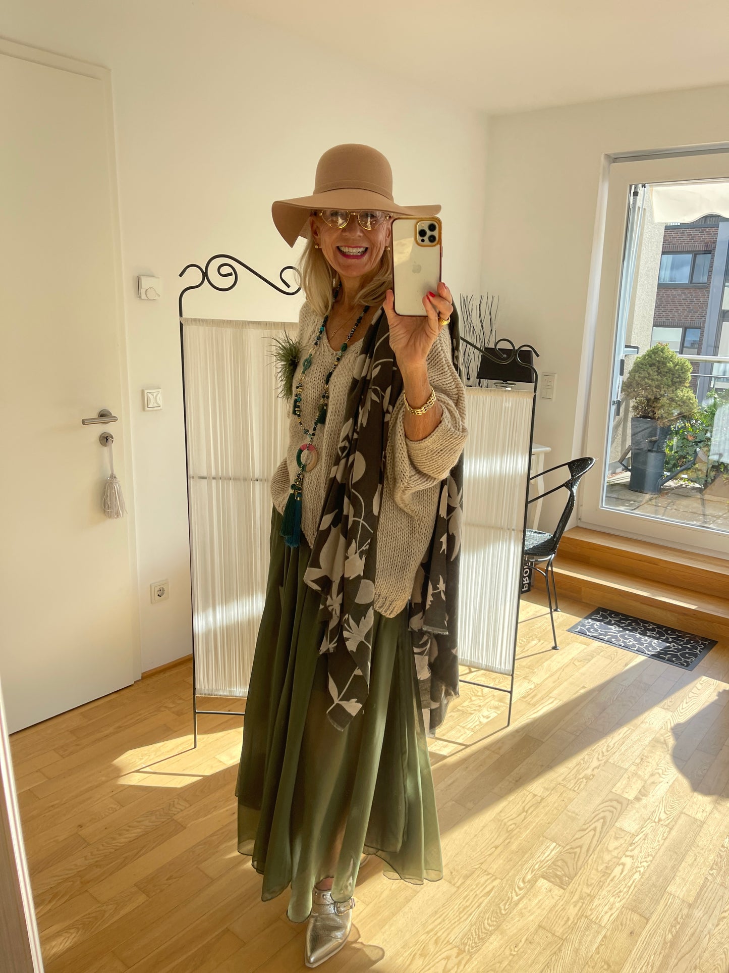 Schal PENELOPE oliv/beige €49,90; so wunderschön soft, so edel und herrlich angenehm 🍁