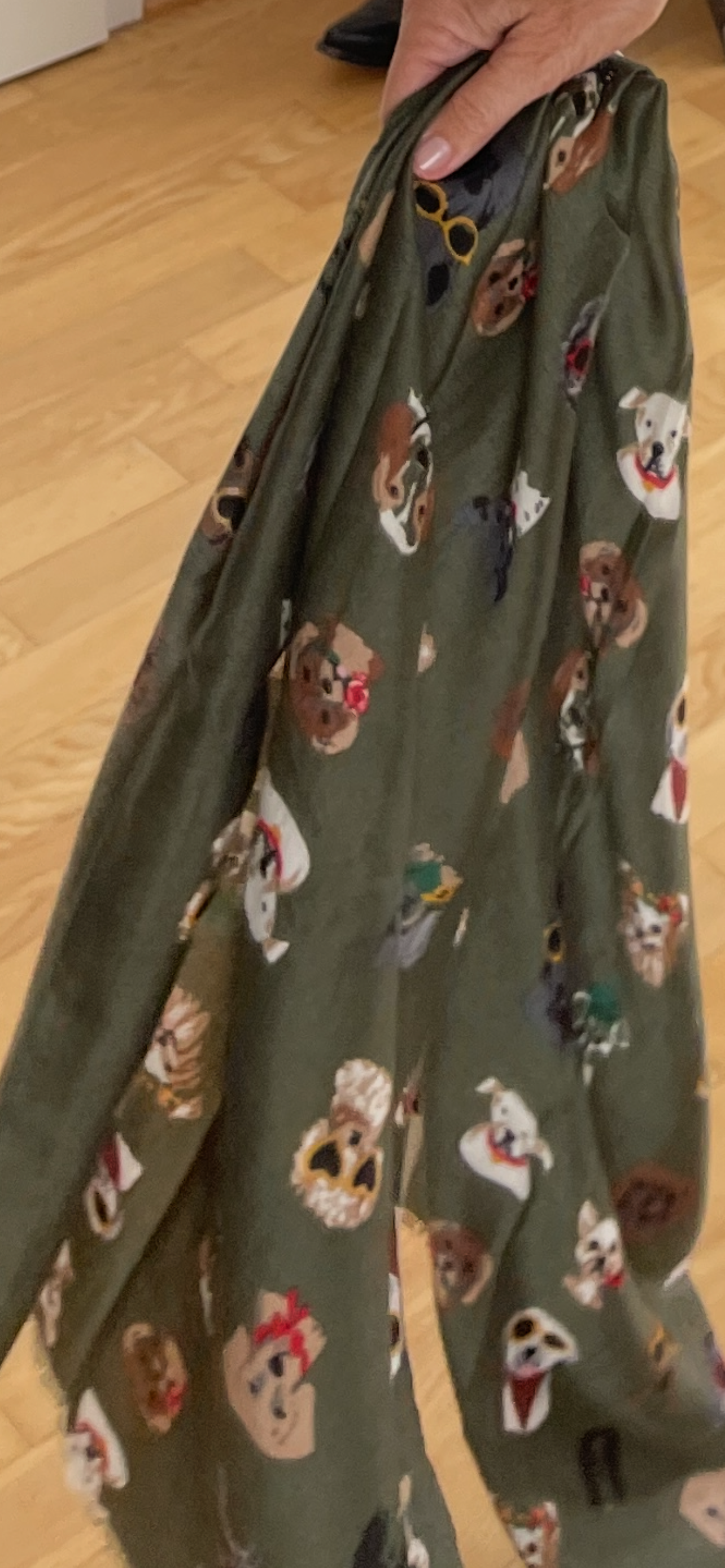 Schal SNOOPY oliv, wie süß ist der denn??.. jetzt €25,90 statt €39,90