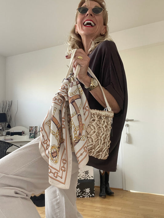 Schal „ Nickituch LOUIS“ €29,90; das stylische Accessoire der Saison