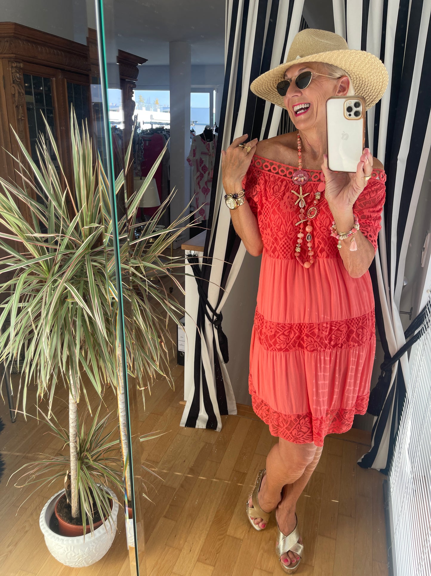 Modell NAPOLINA €79,90; ein luftiges, sommerliches Modell, das man auch toll im Carmen-Style tragen kann