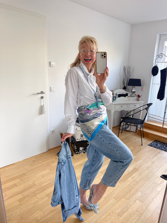 Bluse DELIA white €79,90; das ist doch mal eine ganz besondere weiße Bluse