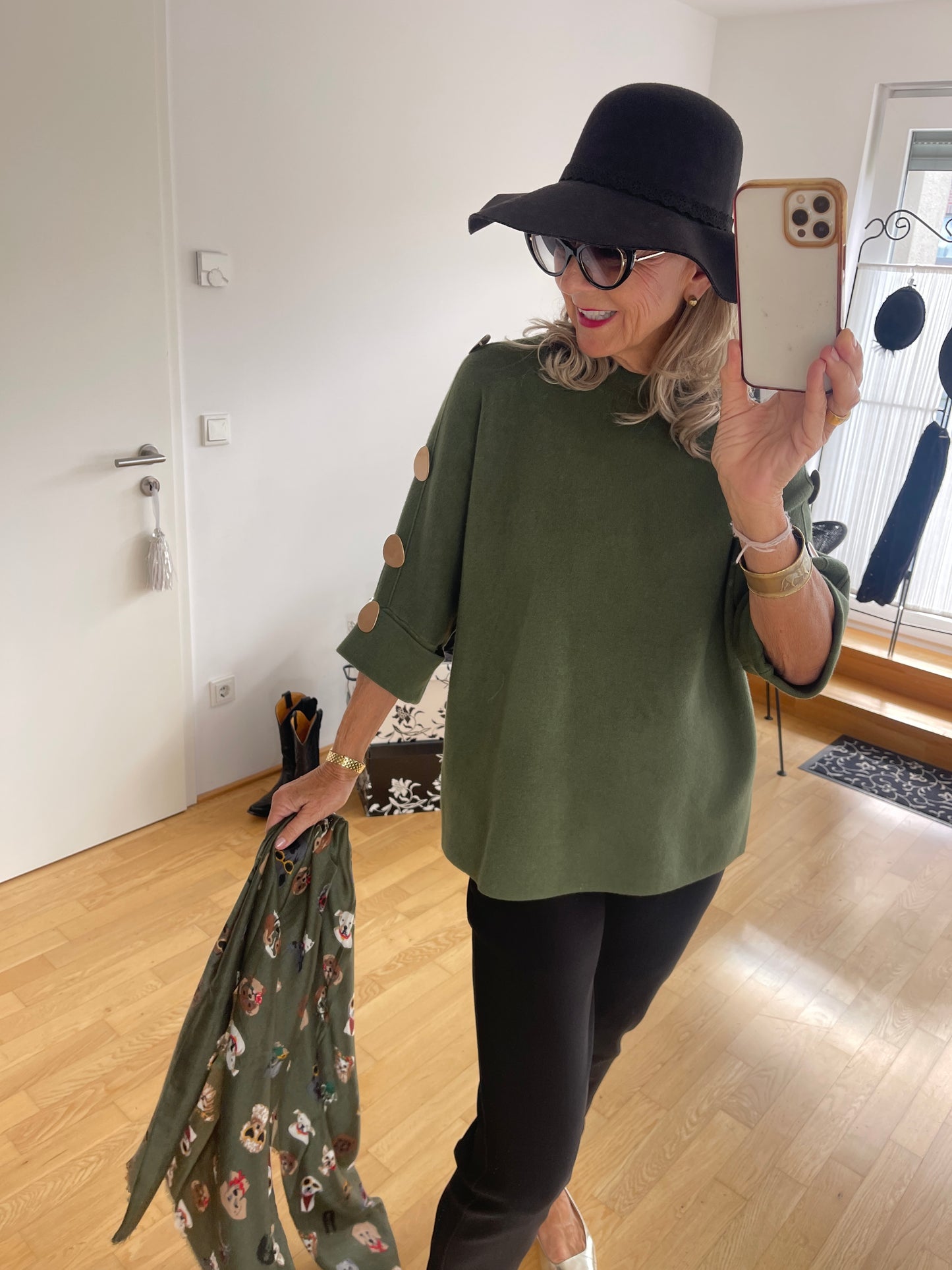 Oberteil SOLITÄR oliv €89,90; edel, stylisch, extravagant & perfekt auch für größere Größen