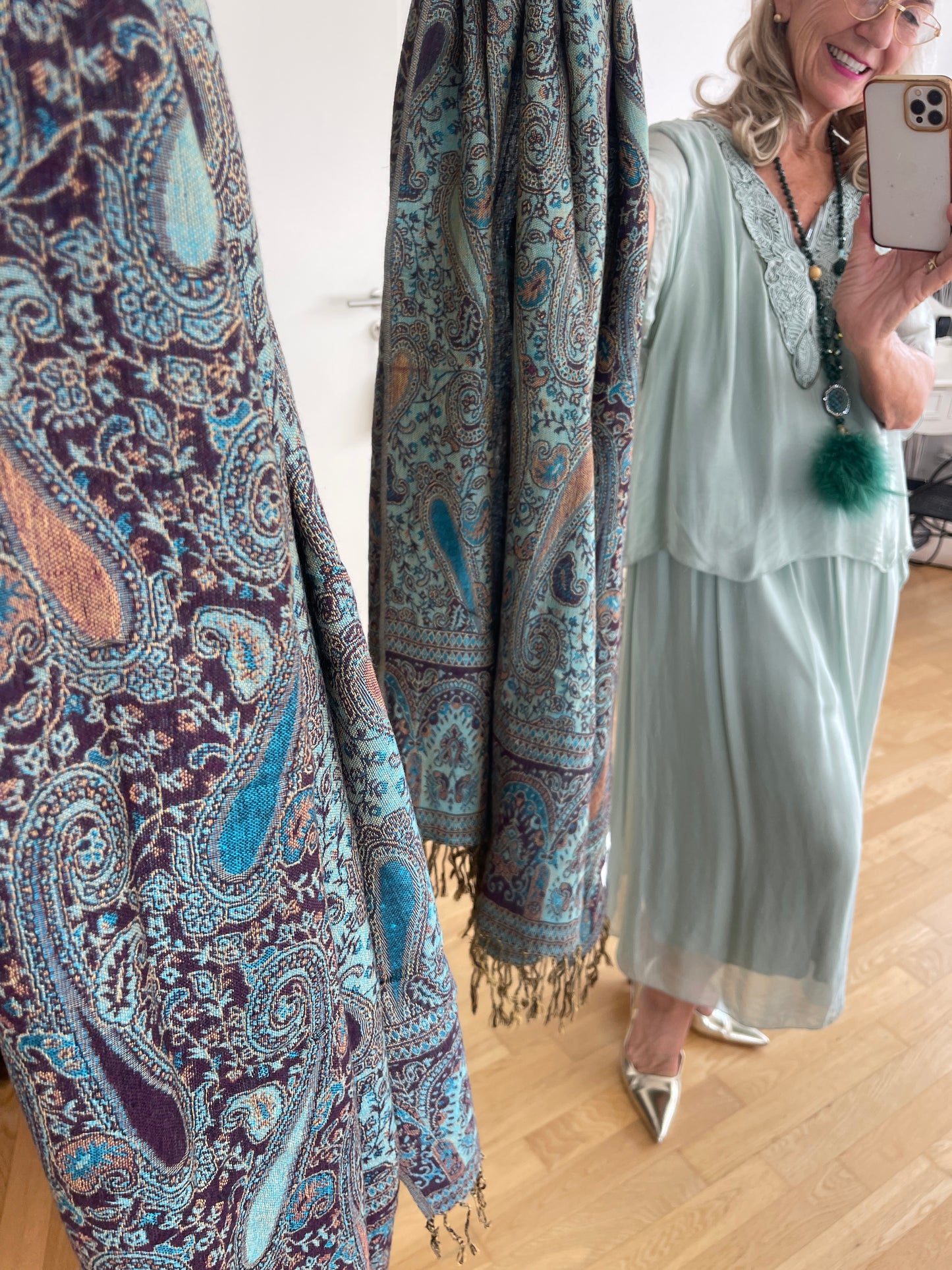 Schal KASKA €49,90; … so eine tolle Farbkombination.. ein tolles Accessoire!!