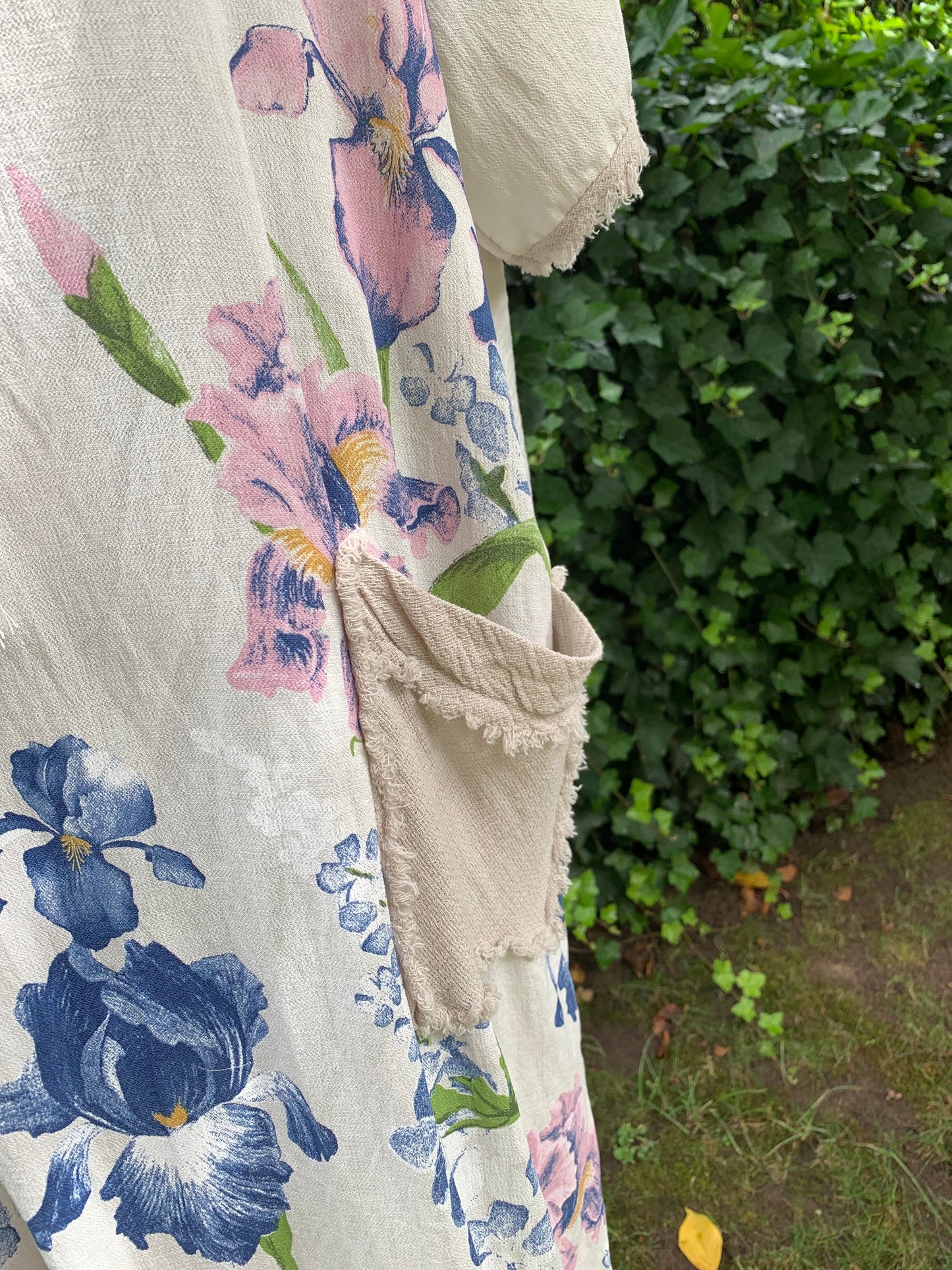 Kleid ROMY beige im Summer-Sale jetzt €69,90 statt €99,90; Flower-Power .. geniales Summer-Feeling